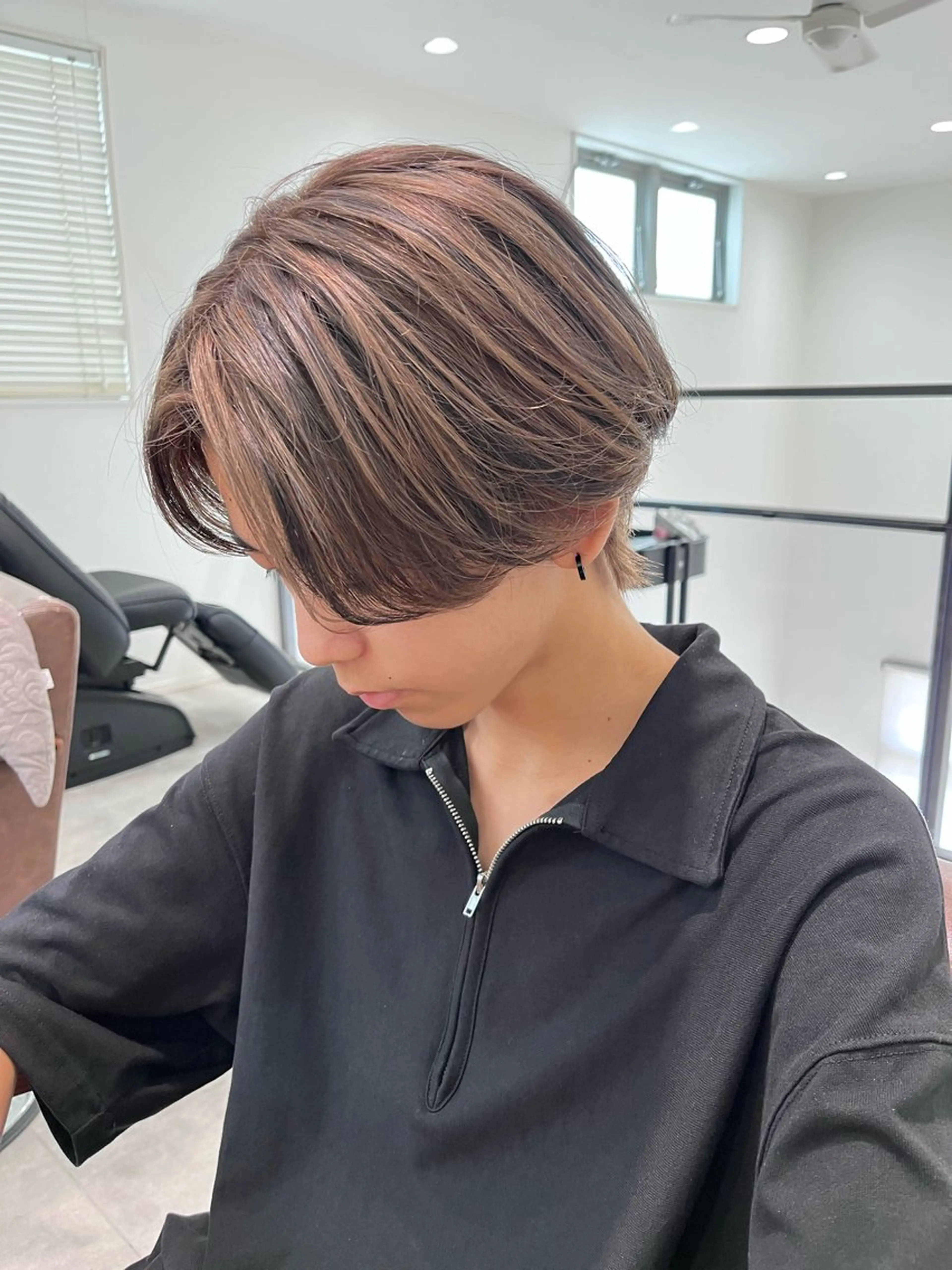 ショート ヘアカラー 森口 竜三のヘアスタイル