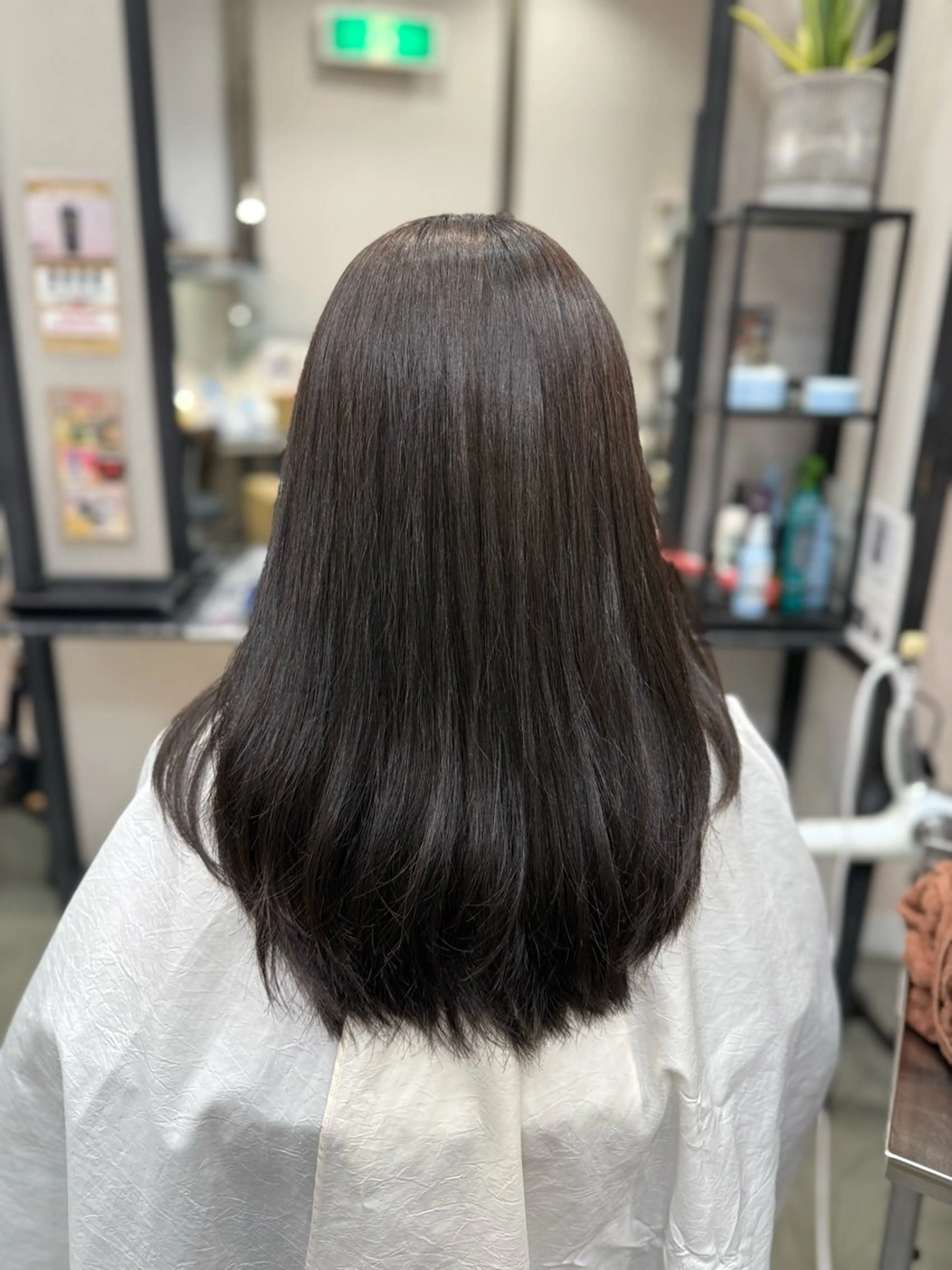 セミロング 縮毛矯正 渡辺 梨央のヘアスタイル