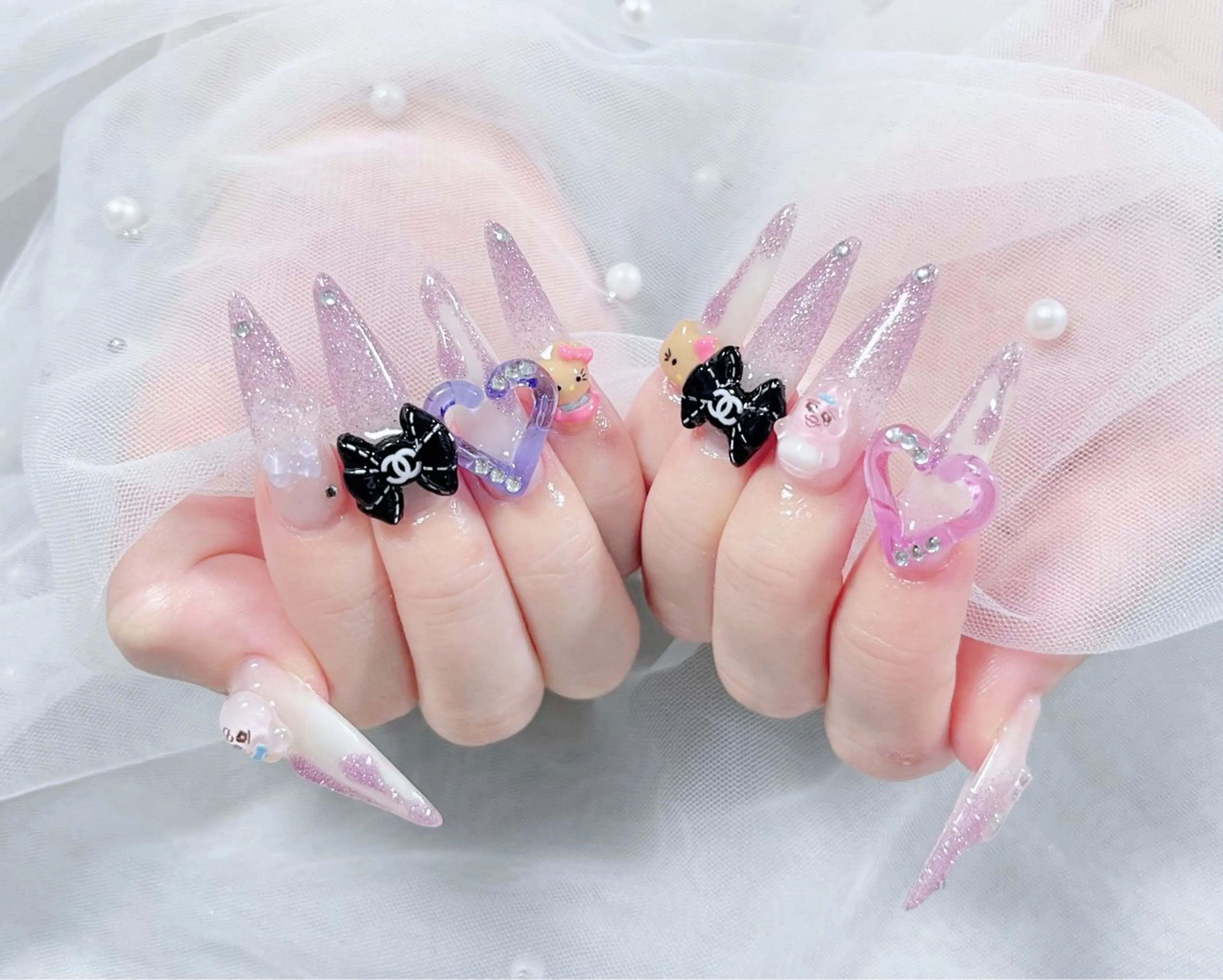 ネイル オーロラネイル クリアネイル フラッシュネイル ジェルネイル グラデーション ハンドネイル Amee Nailsalonのネイルデザイン
