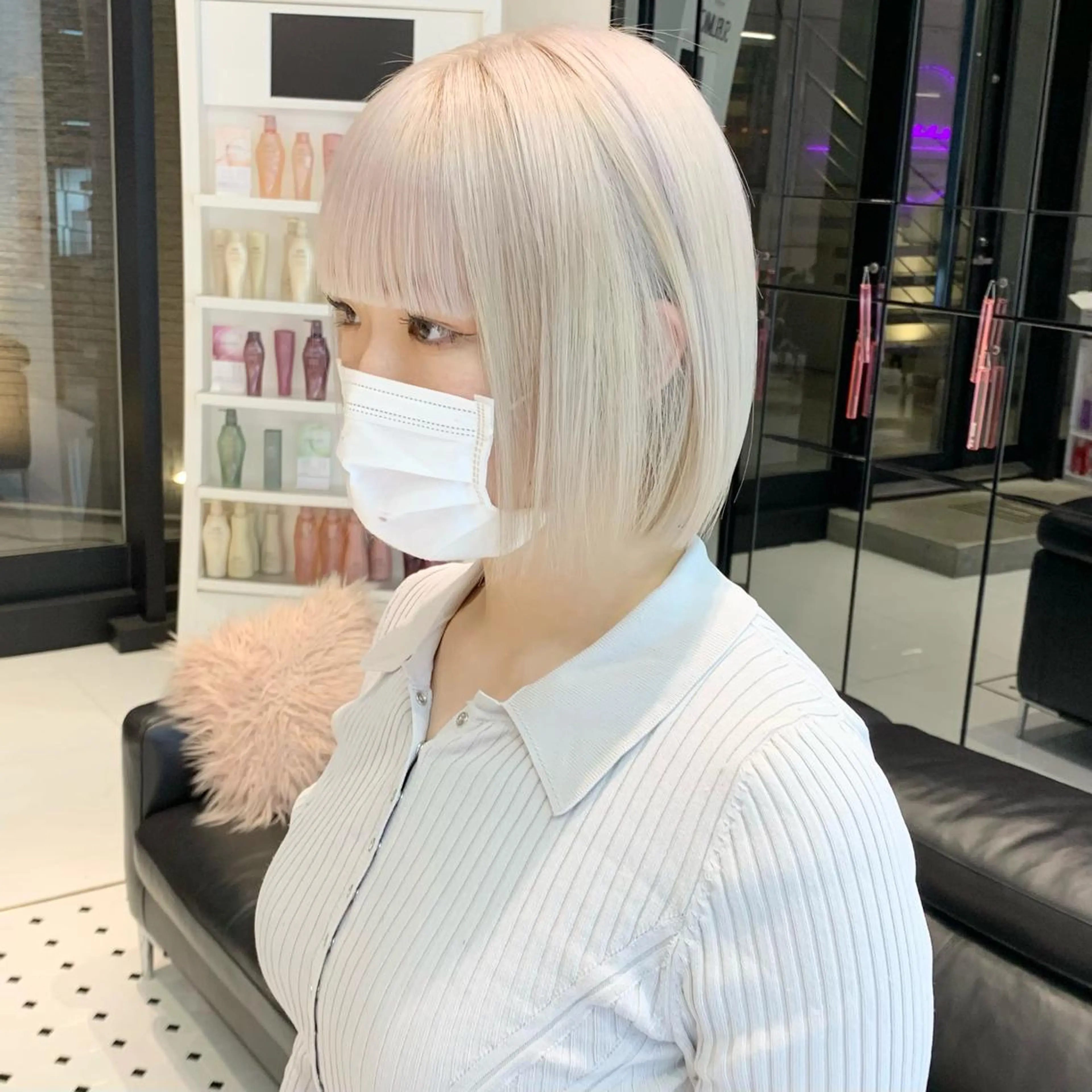 ミディアム カラー ブロンド ホワイトブロンド カット ヘアカラー ハッシュカット/ハイ トーン/MANAMIのヘアスタイル