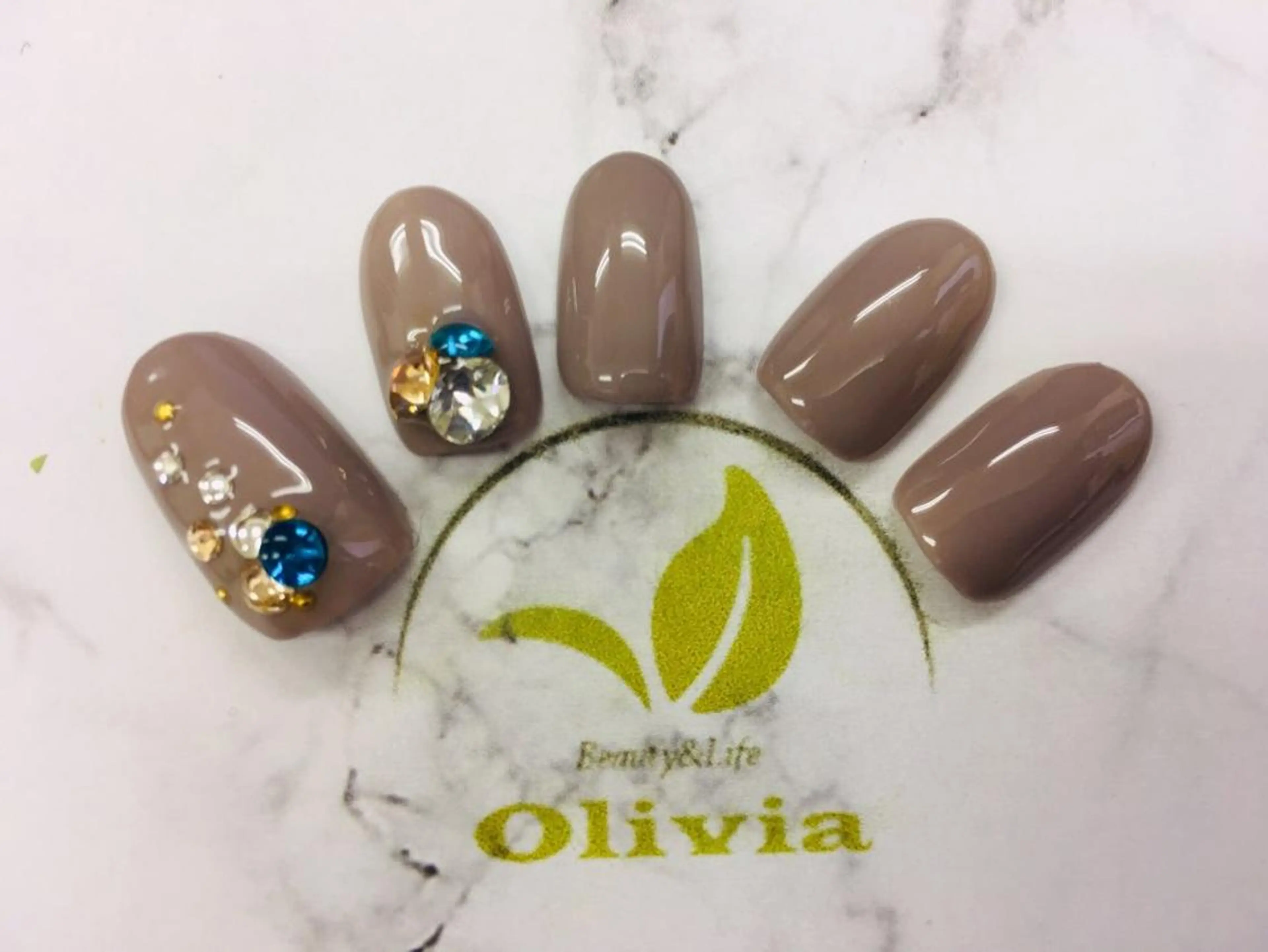 ネイル Olivia アイラッシュのマツエク・マツパデザイン