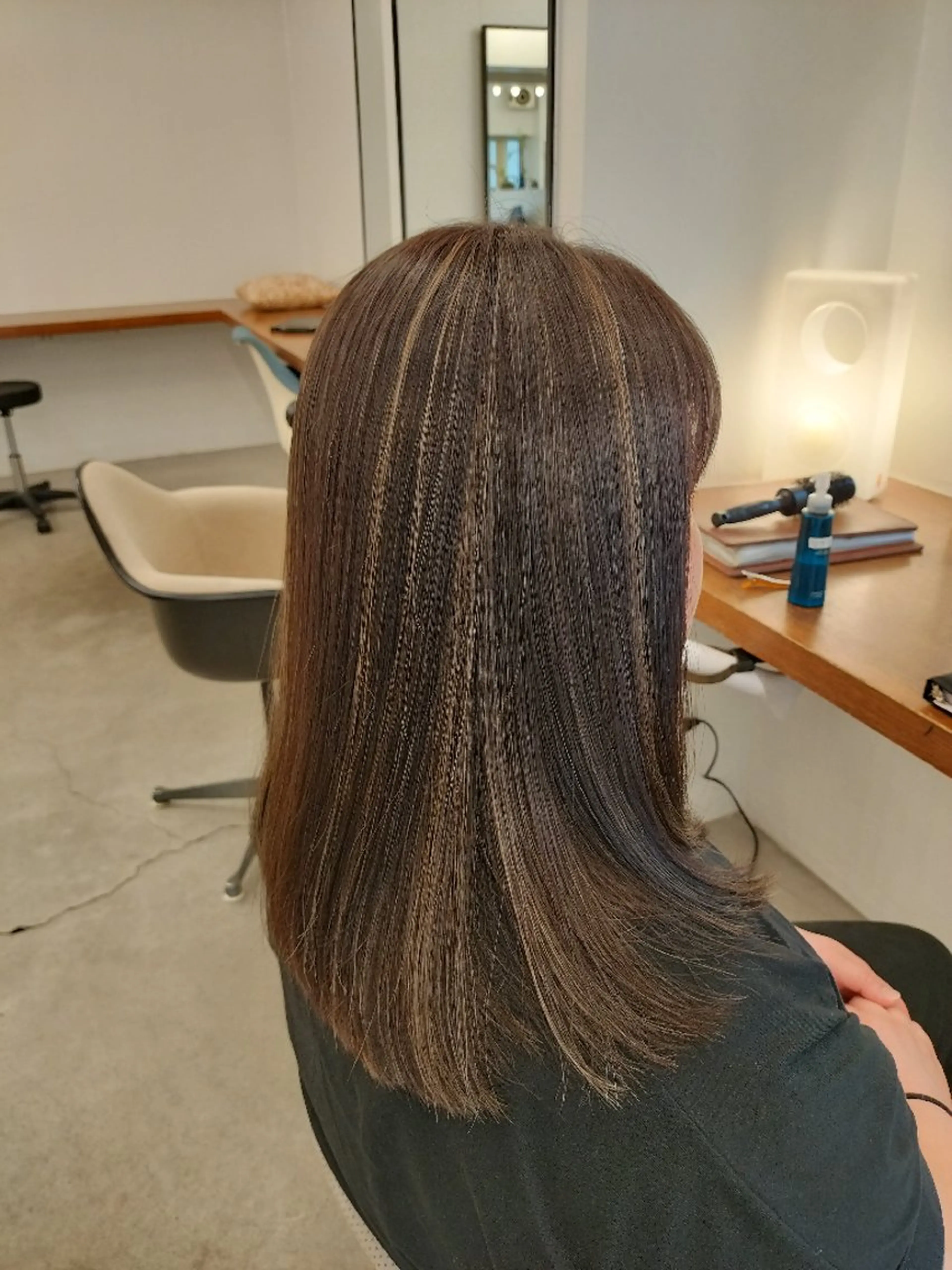 🌈ハイライトカラー＋マイクロバブルウォーター🫧立体感のある仕上がり✨白髪ぼかしの写真