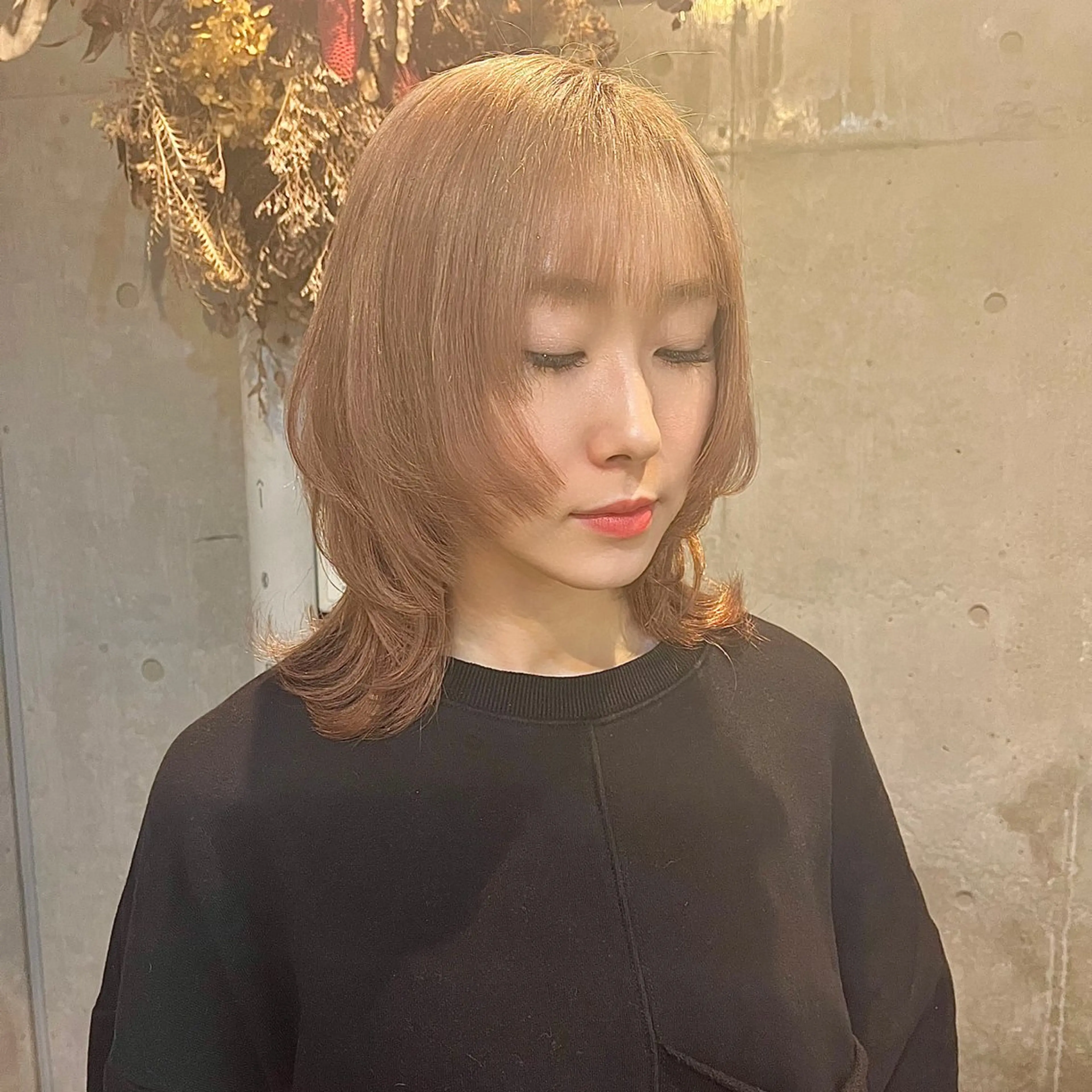 ミディアム カラー ベージュカラー ブリーチ ケアブリーチ ダブルカラー ハイトーンカラー ヘアカラー 藤澤 夏実/インナーカラーのヘアスタイル