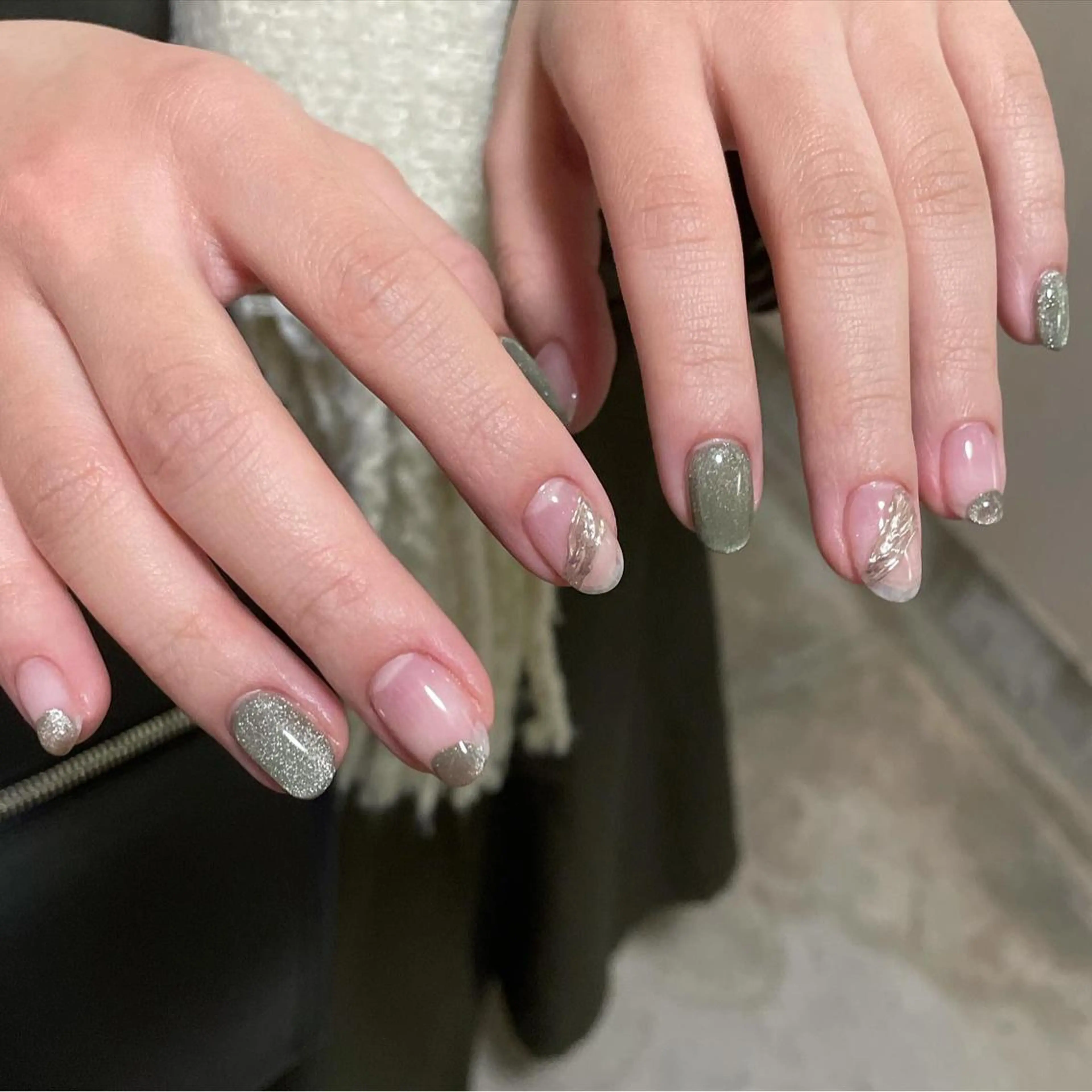 ネイル カジュアル グリーン マグネットネイル ミラーネイル ニュアンスネイル ハンドネイル ハンドケア lyly.nail所属・lylynail YUUKAのネイルデザイン