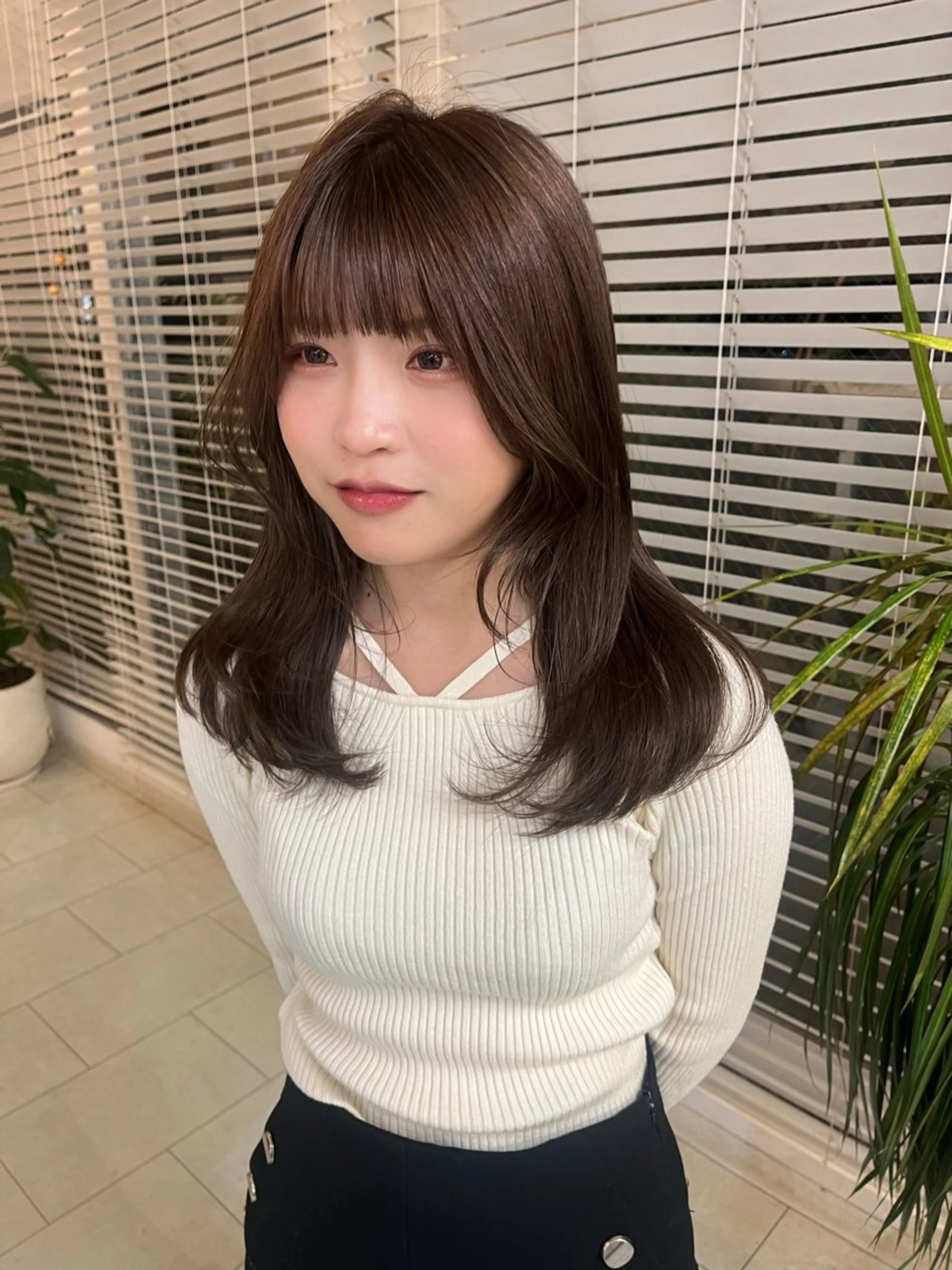 セミロング カラー 透明感カラー グレージュ レイヤーカット カット ヘアカラー kchiara所属・yura /レイヤーカットのヘアスタイル