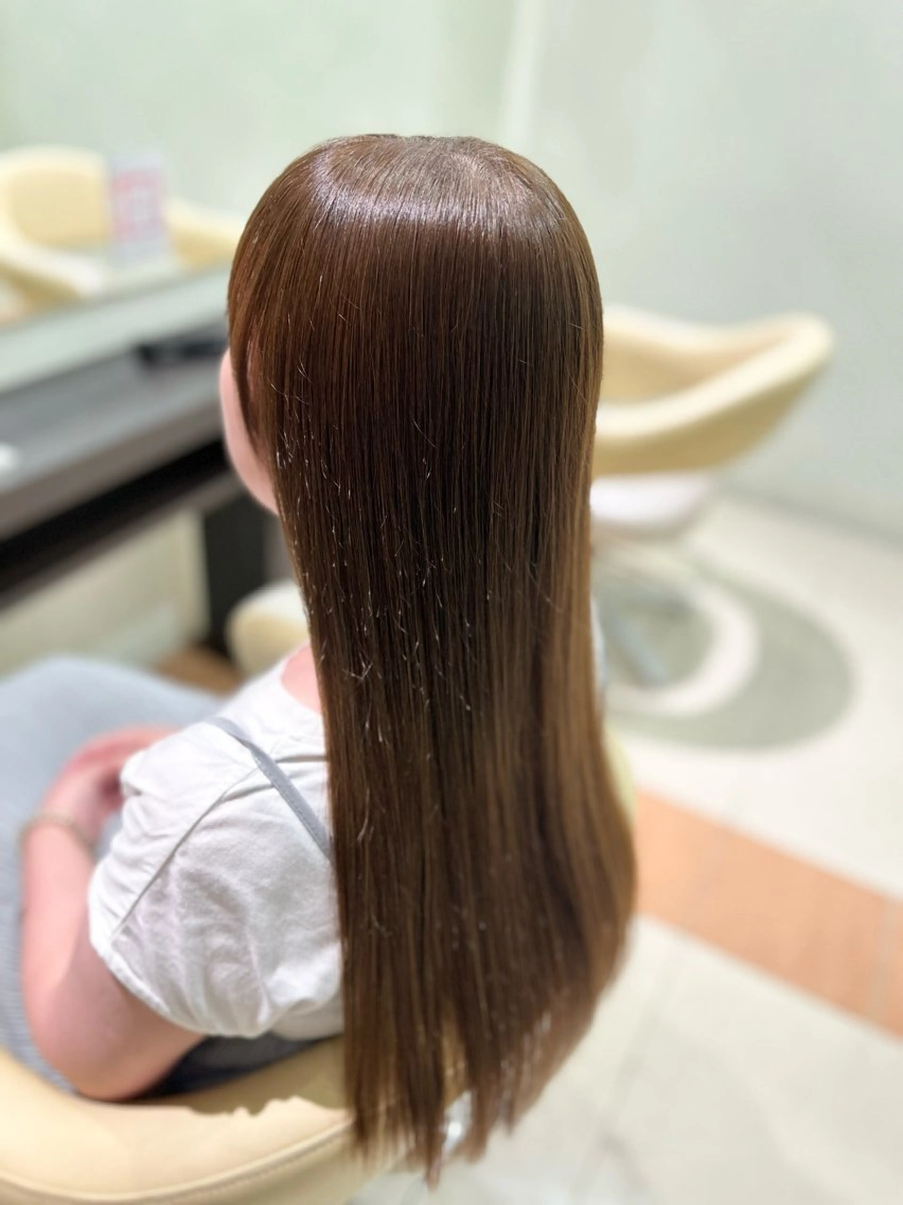 カラー ブリーチ ブラウンカラー ブリーチなしカラー オリーブブラウン ヘアカラー 伊藤 冬都のヘアスタイル