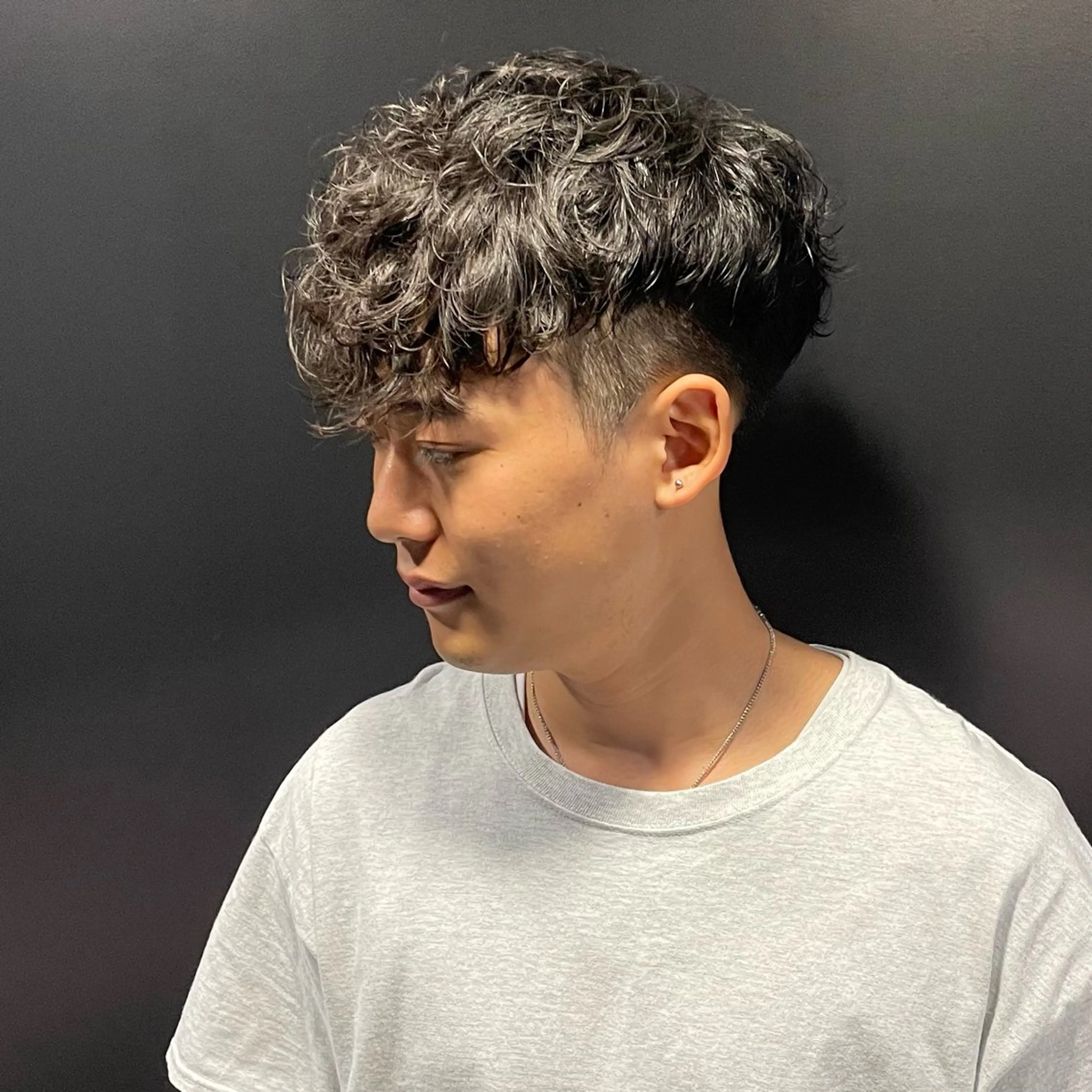 ショート パーマ メンズ スペインカール スパイキーショート アメ村【戸兵吏駒】のヘアスタイル