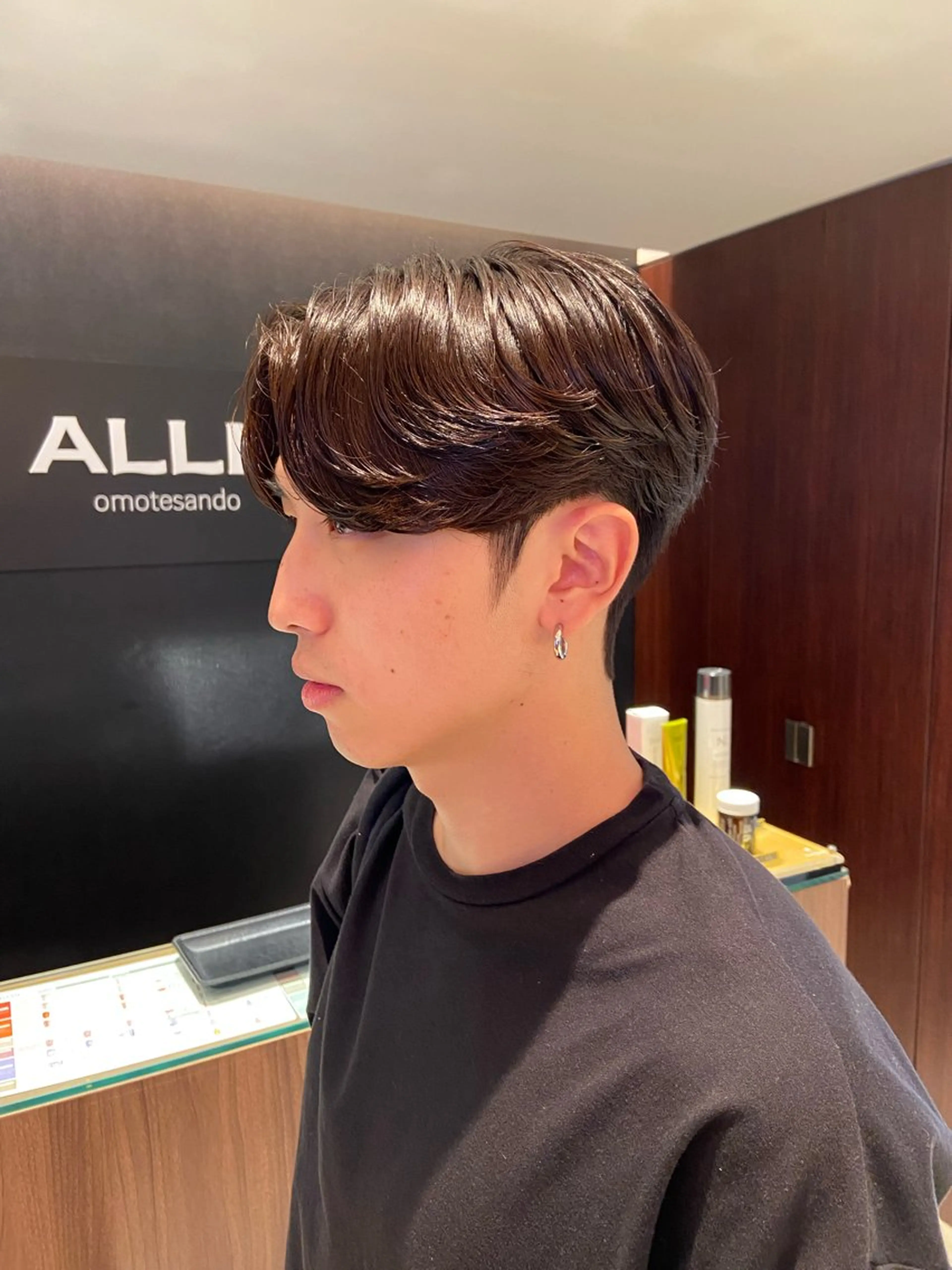 ショート パーマ メンズ センターパート コンマヘア ダウンパーマ カルマパーマ メンズ韓国風 YUKI🇰🇷 カルマ／ダウンパーマのヘアスタイル