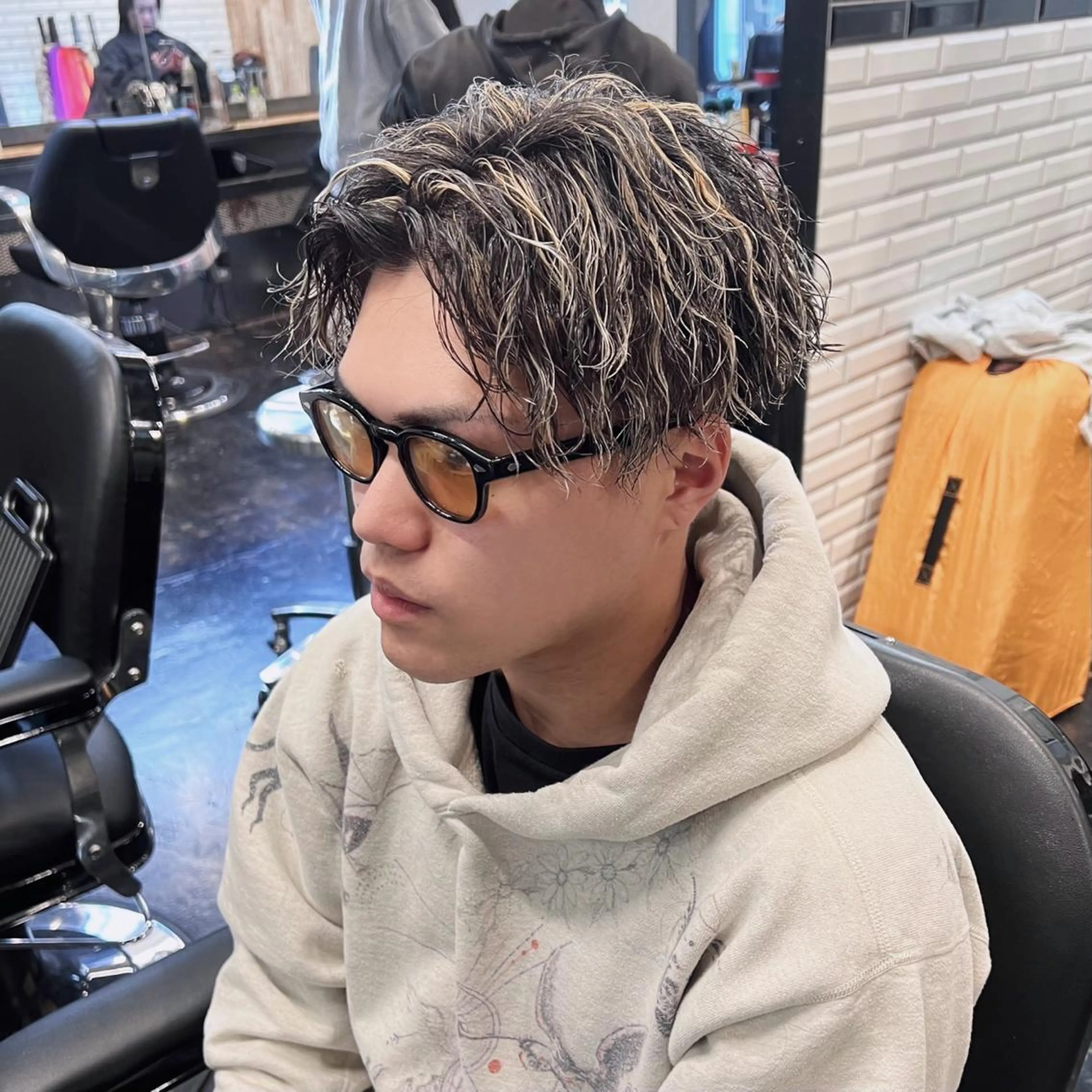 メンズ センターパート メンズメッシュ カット ヘアカラー パーマ トリートメント メンズ特化/パーマ/ ハイライト/竜成のヘアスタイル