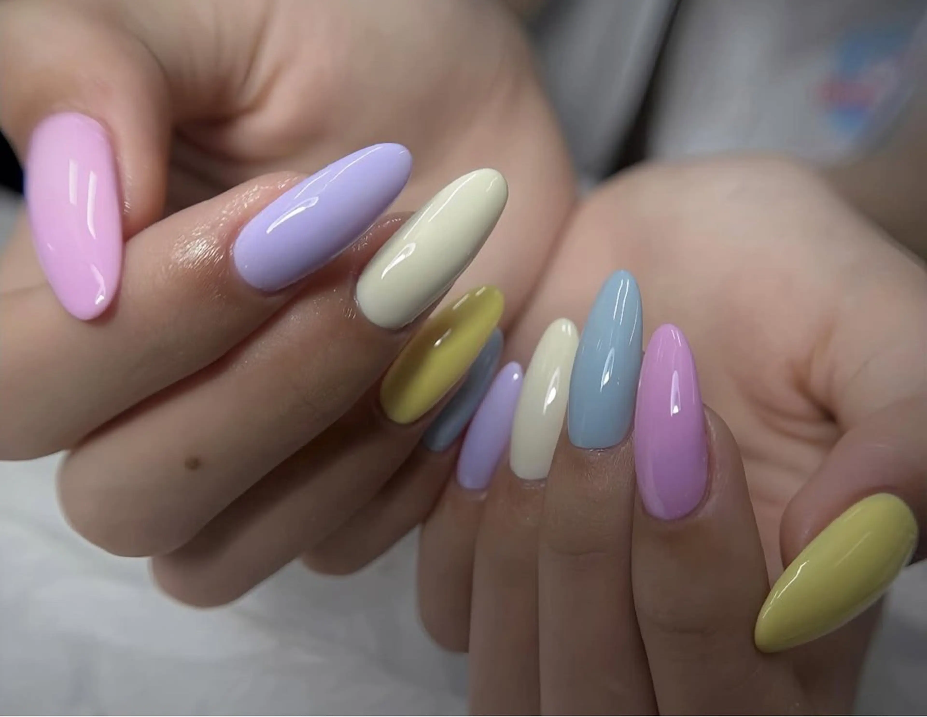 ネイル オーロラネイル フレンチネイル ジェルネイル ハロウィン キラキラネイル H.baby Nail Salonのネイルデザイン