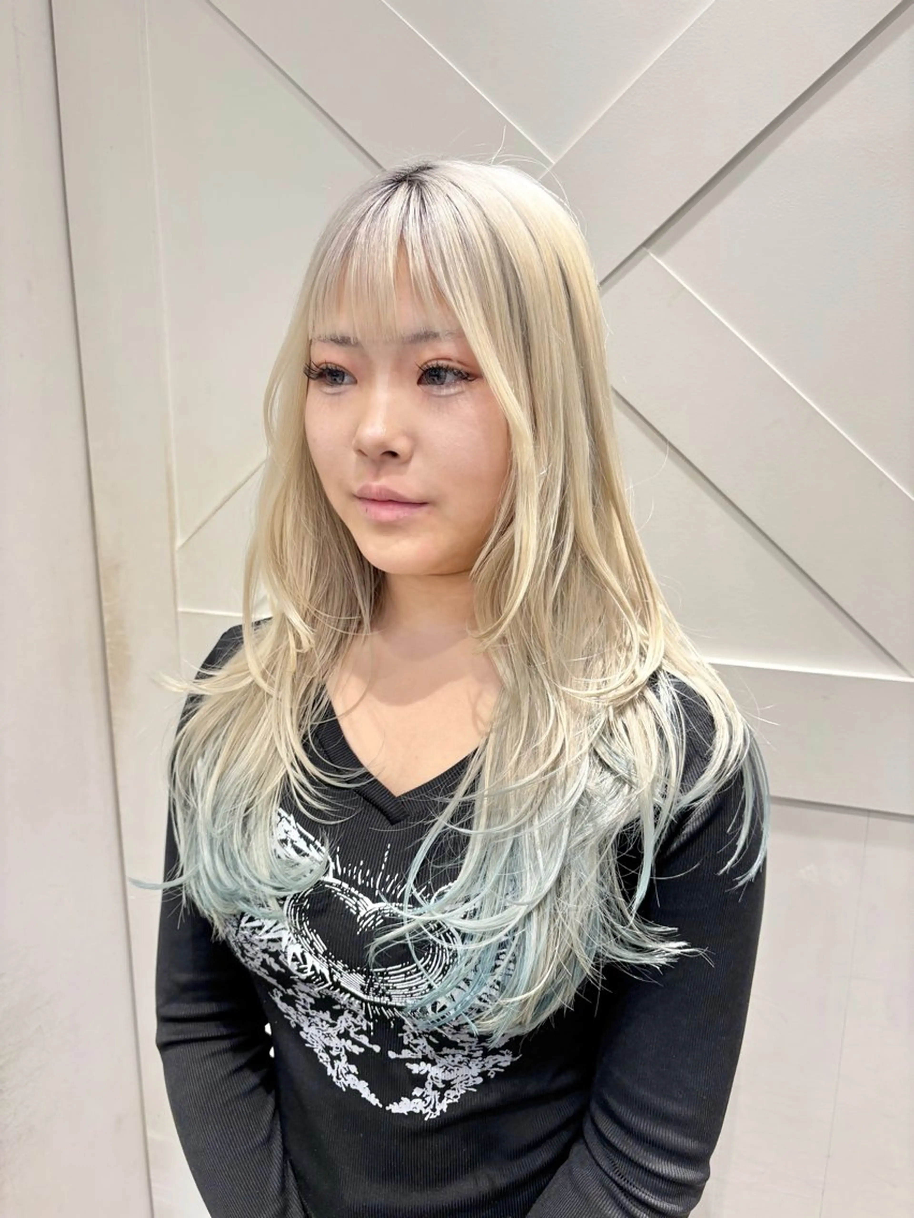 ロング カラー ロングレイヤー ブリーチ ブロンド デザインカラー ハイトーンカラー ヘアカラー ブリーチカラー♡ エクステ♡しゅかのヘアスタイル