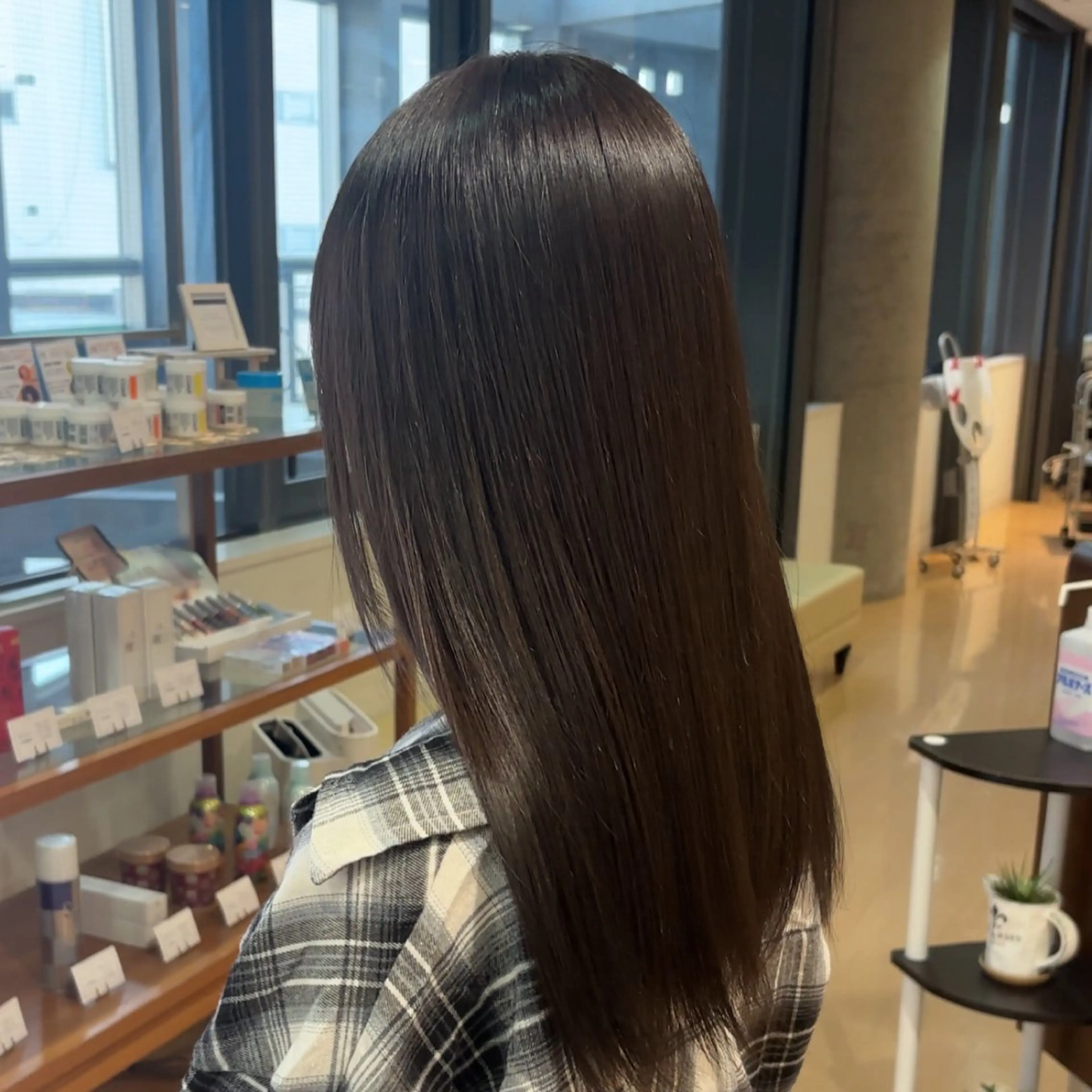 セミロング カラー ヘアカラー トリートメント aura所属・メンズケアパーマ✨️ ケアブリーチカラーのヘアスタイル