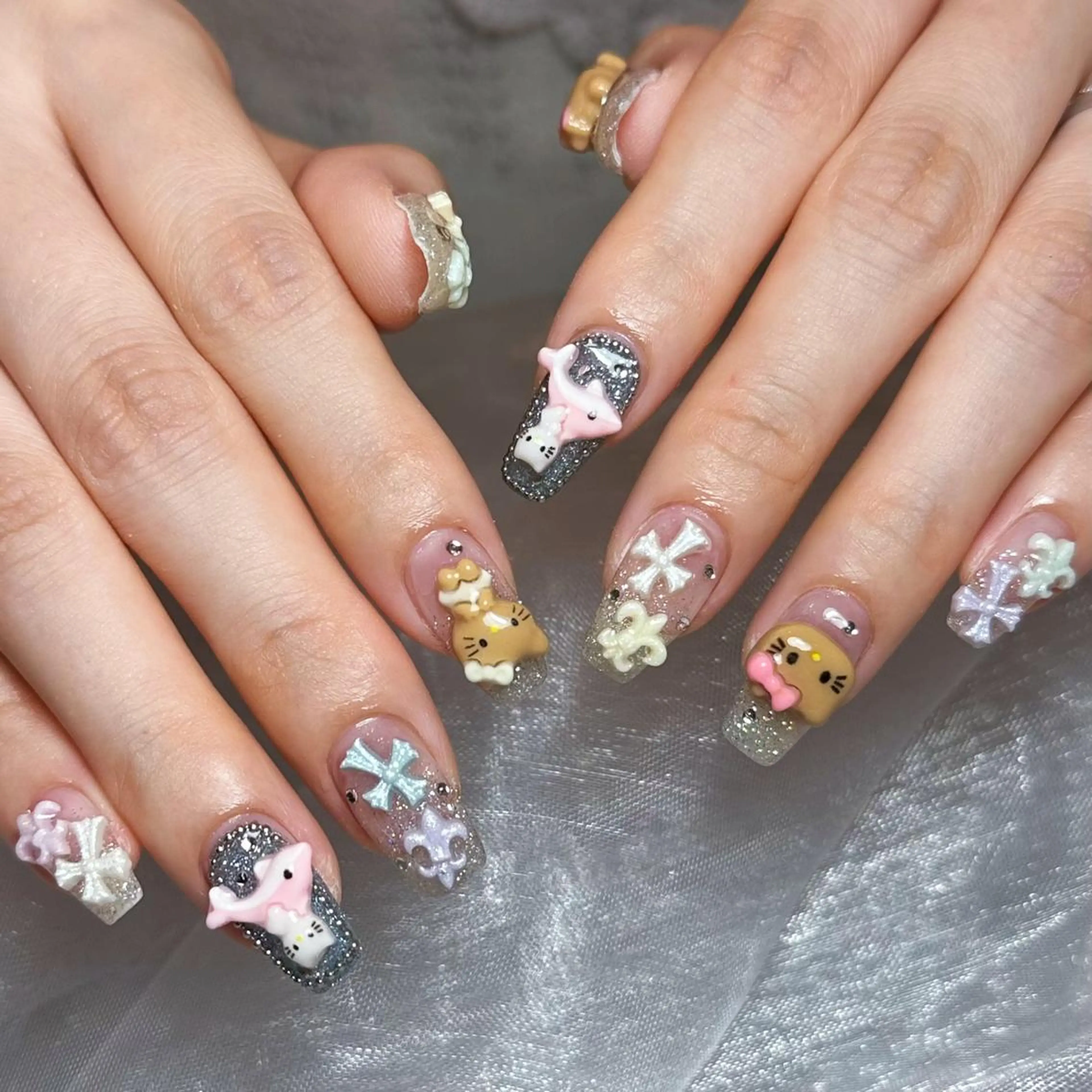 ネイル アートネイル オーロラネイル ガーリー キラキラネイル マグネットネイル ハンドネイル MIKA ✨のネイルデザイン