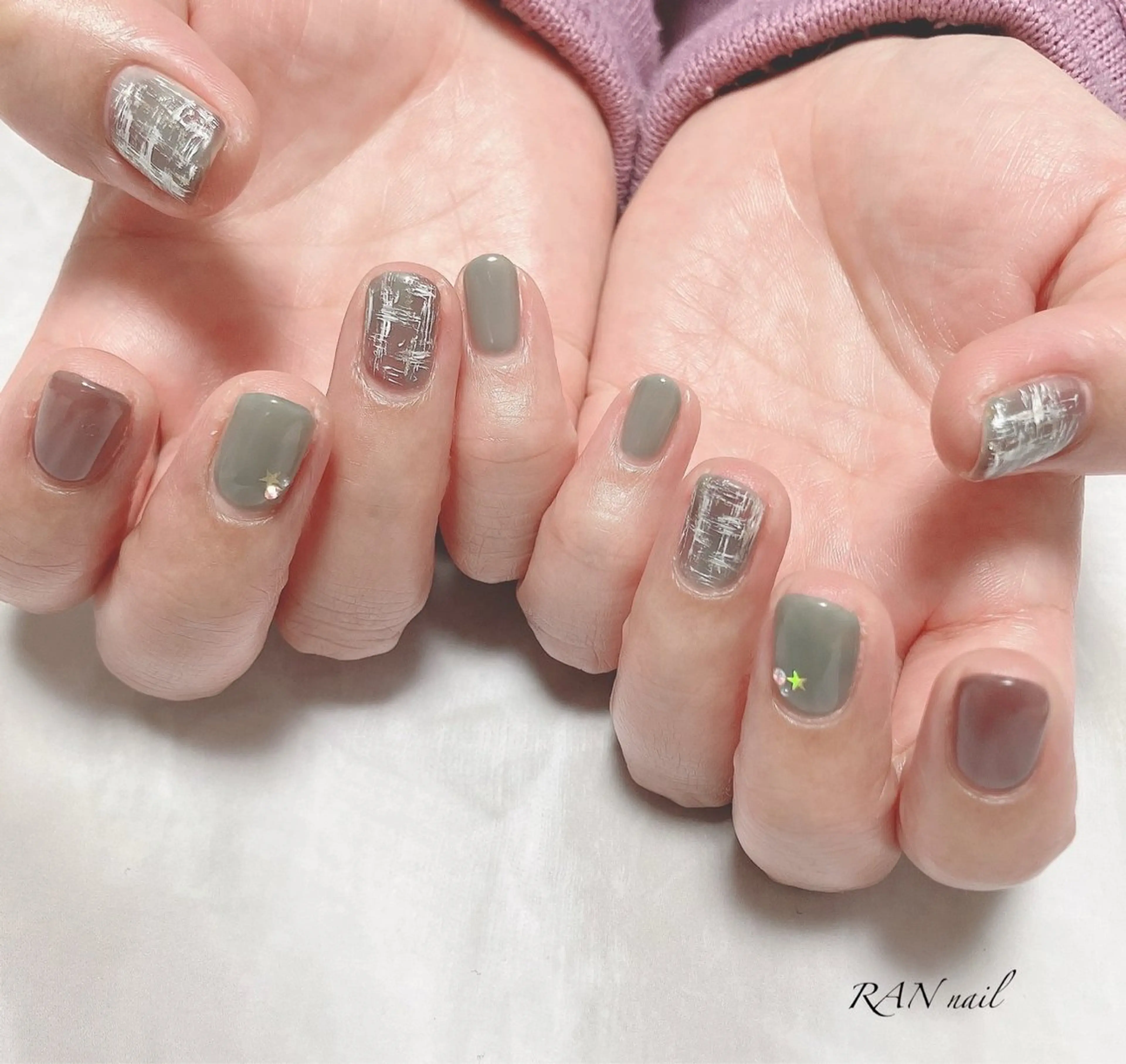 ネイル グリーン キラキラネイル ツイードネイル ホワイト 冬ネイル ハンドネイル フットネイル RAN nail 〜ランネイル〜所属・RAN nailのネイルデザイン