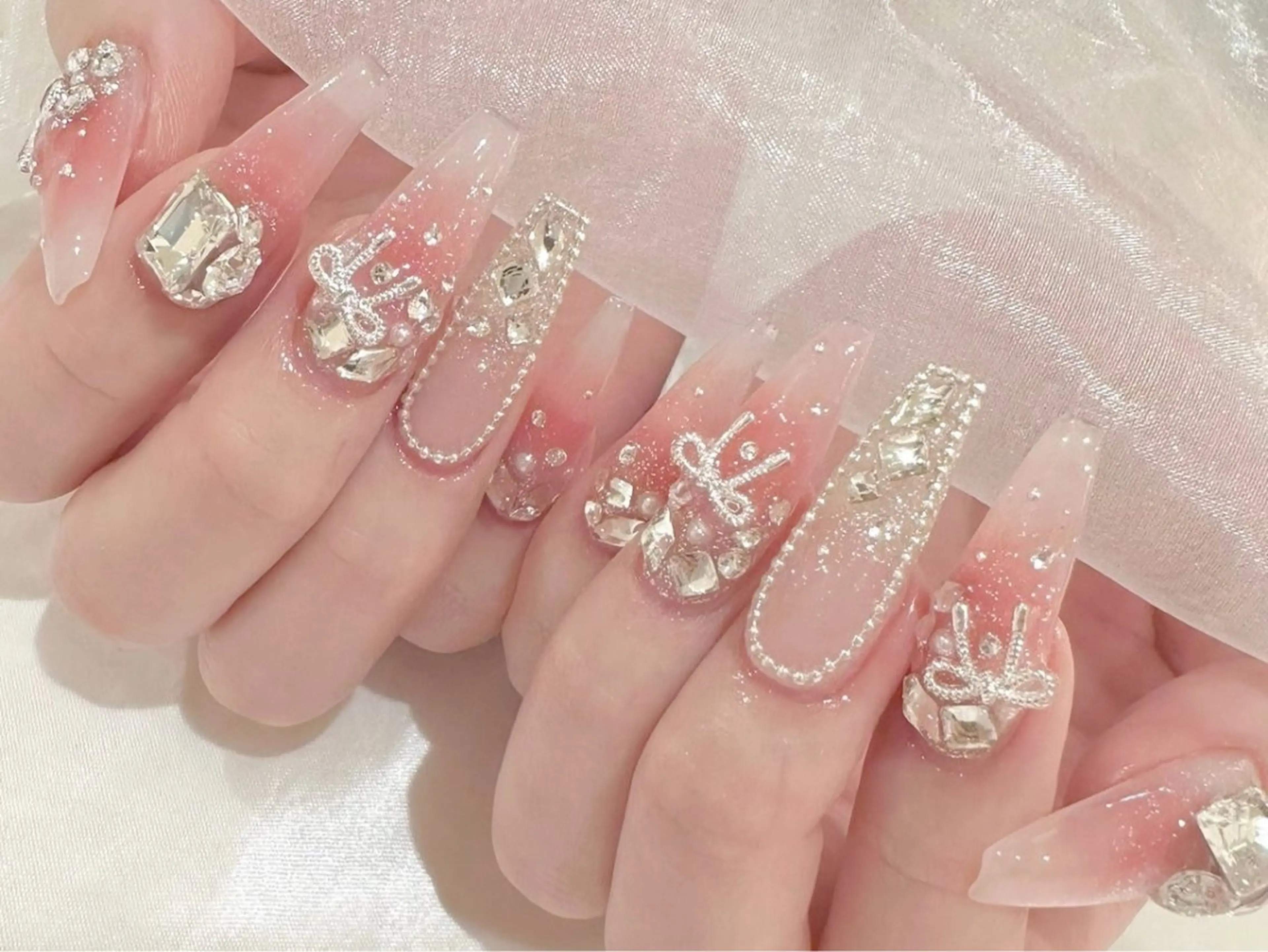 ロング 韓国風ヘア ハンドネイル NOA NAILのネイルデザイン
