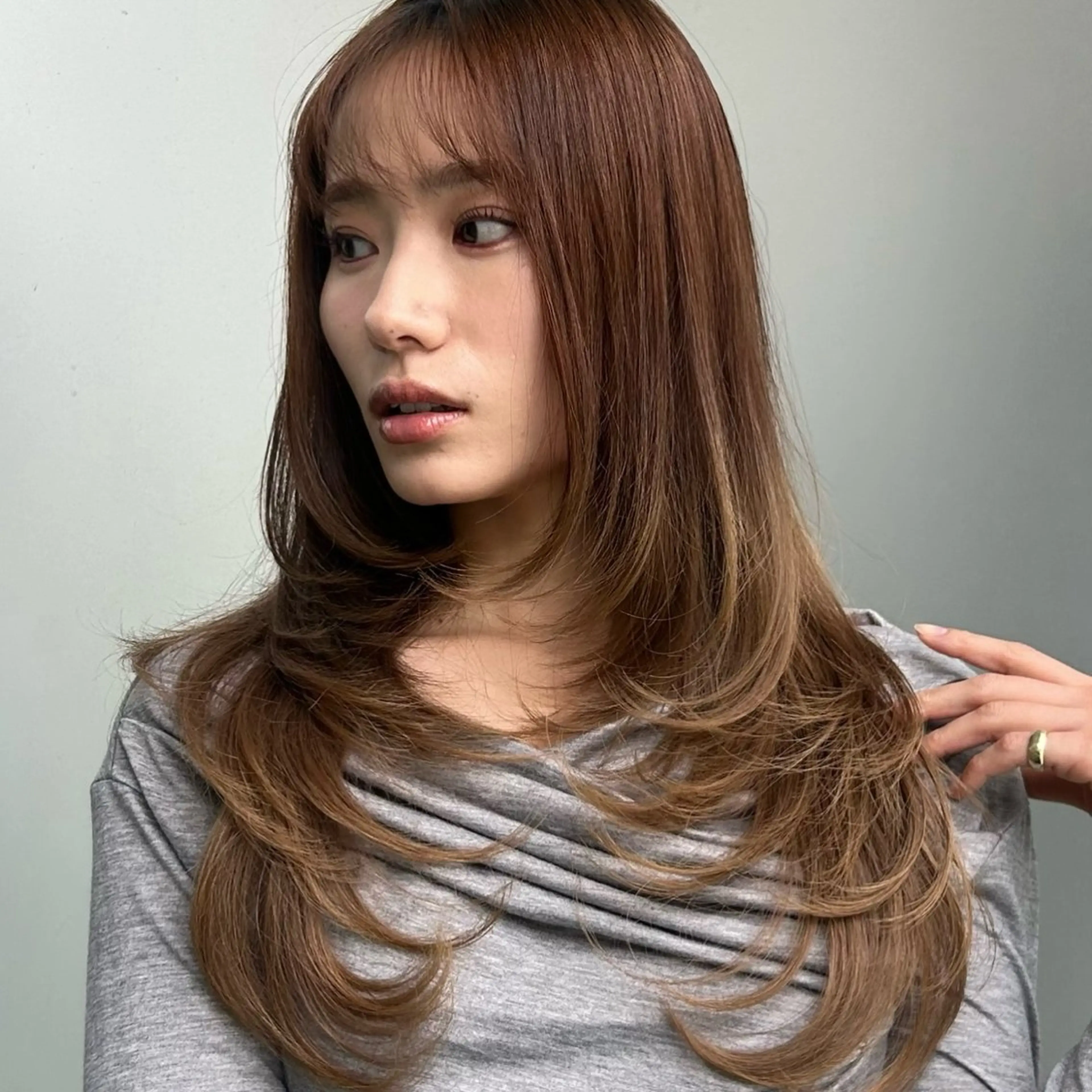 ロング Momoハイレイヤー 海外レイヤーカットのヘアスタイル