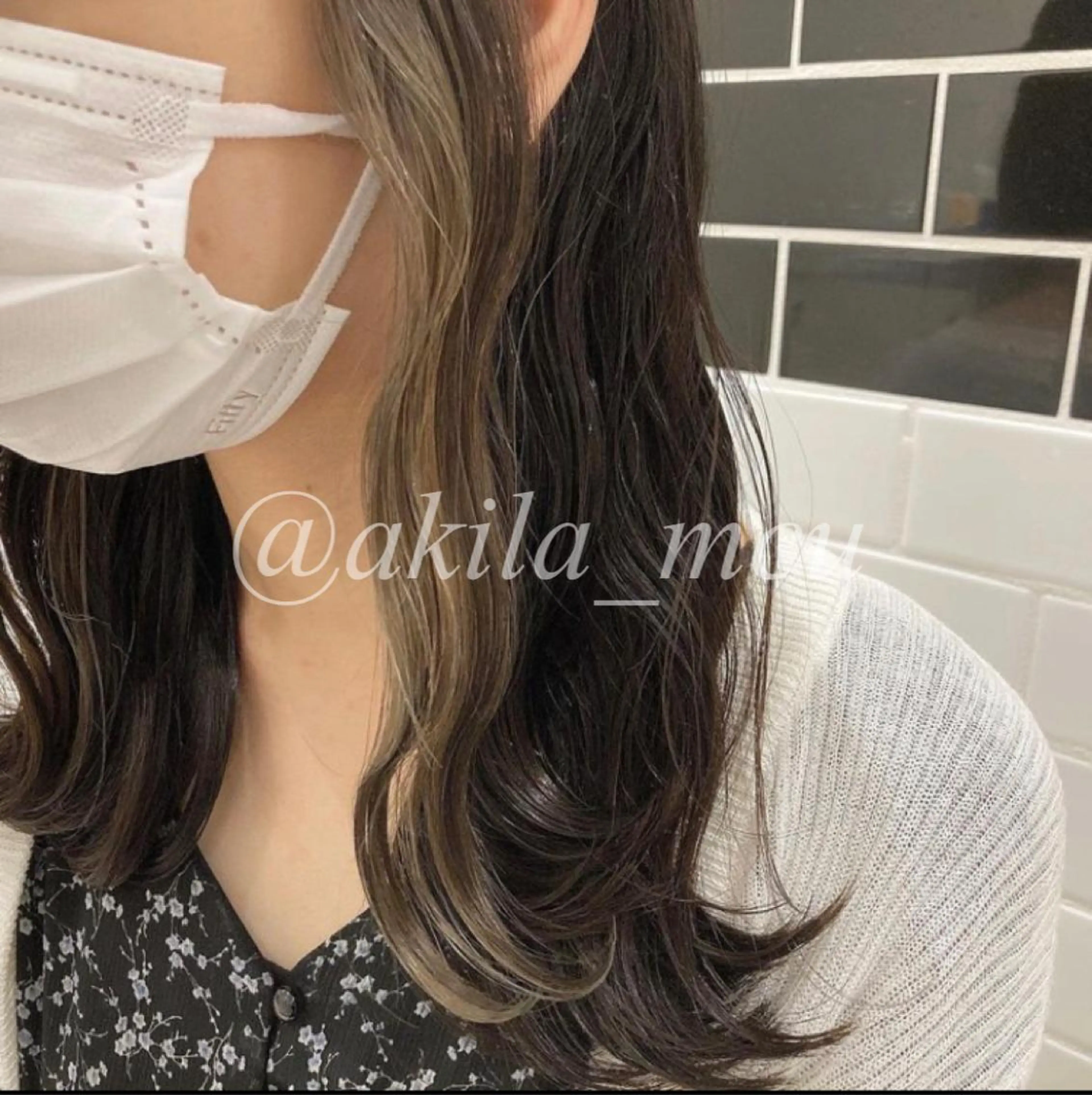 ロング カラー ヘアアレンジ ベージュカラー ブリーチ ダブルカラー イヤリングカラー グレージュ ヘアカラー トリートメント エグチ アキラのヘアスタイル