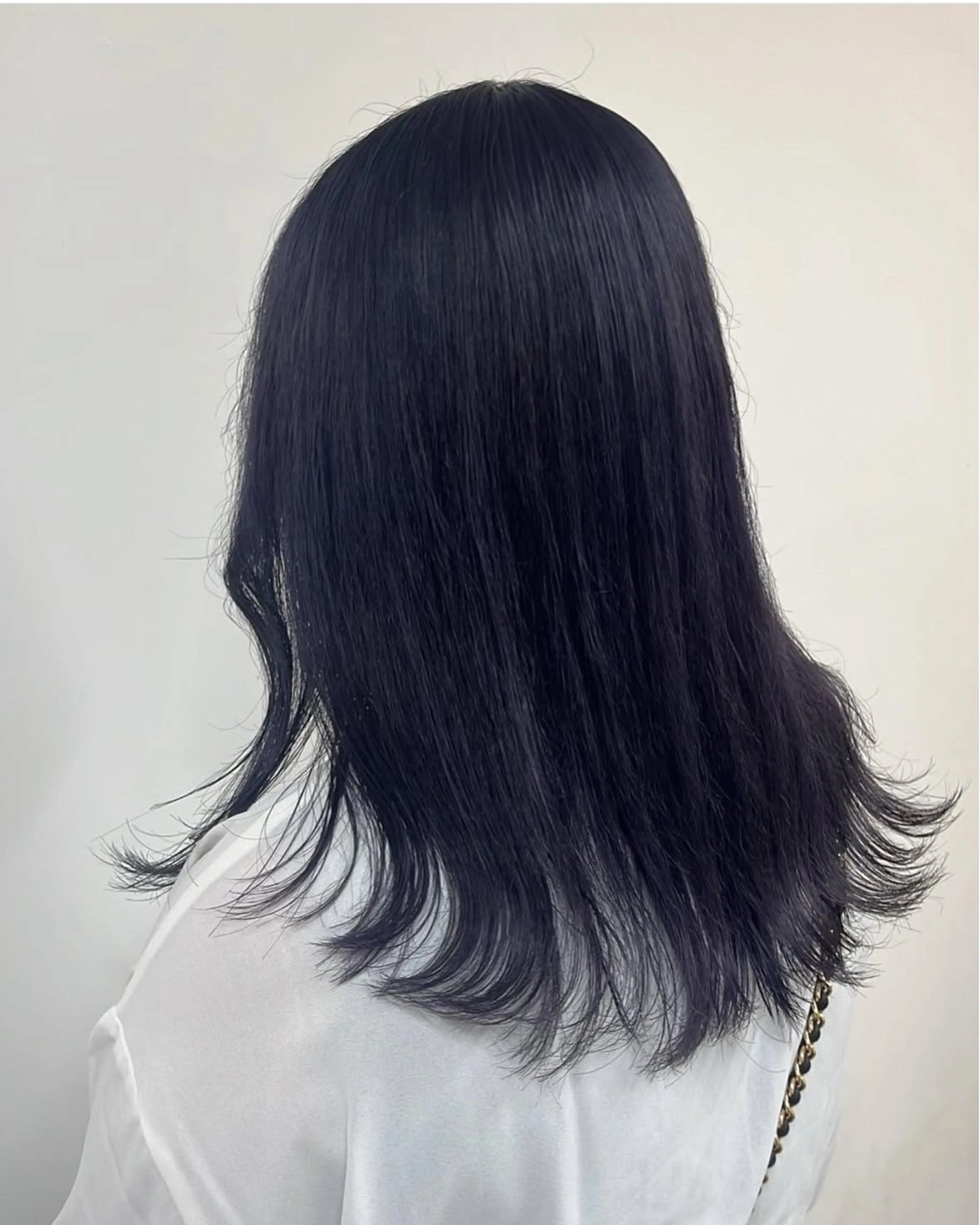 セミロング カラー アッシュ ブリーチ ラベンダーカラー ラベンダーアッシュ ヘアカラー person所属・person♡ マオのヘアスタイル