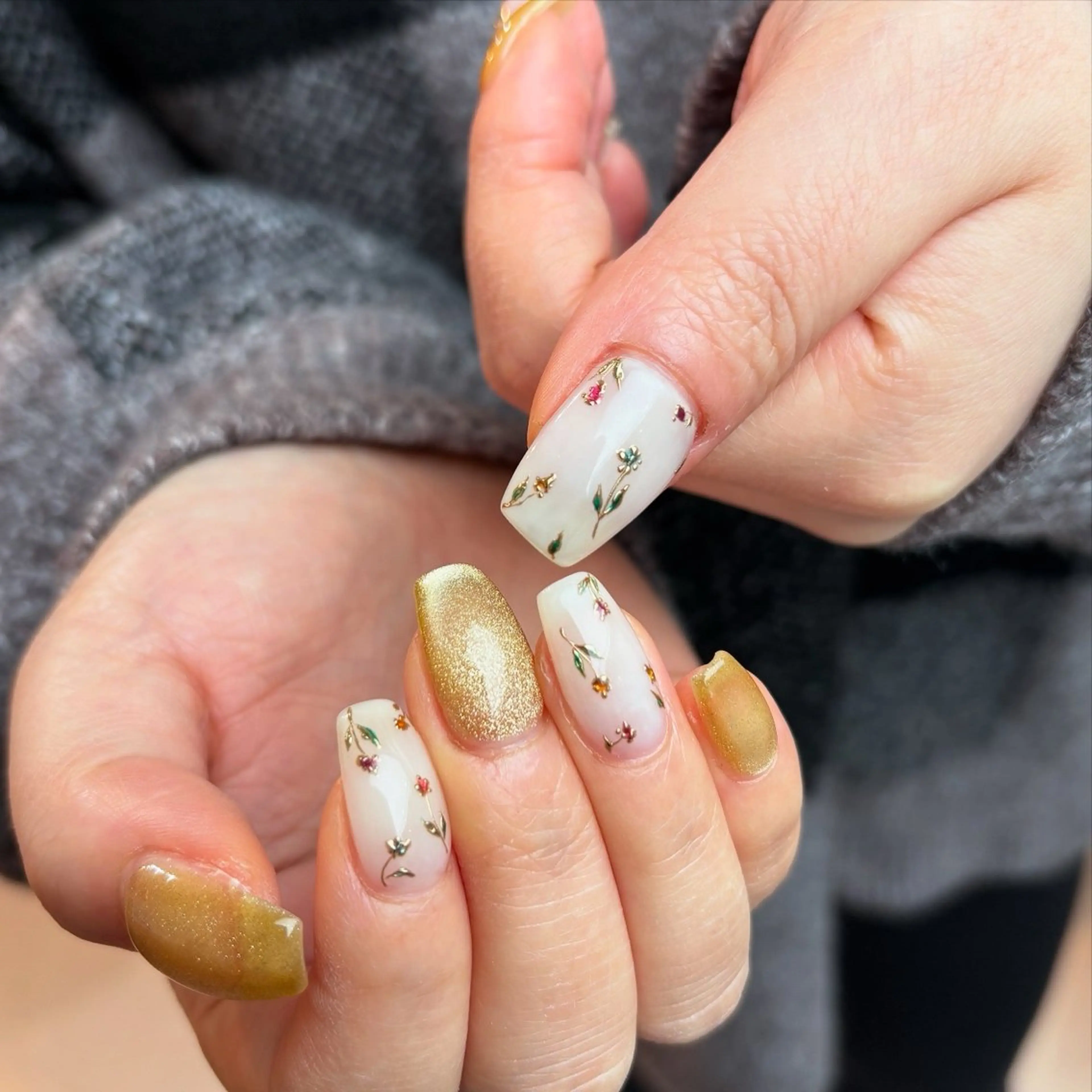 ミディアム ハンドネイル CLALA μx ayumiのネイルデザイン