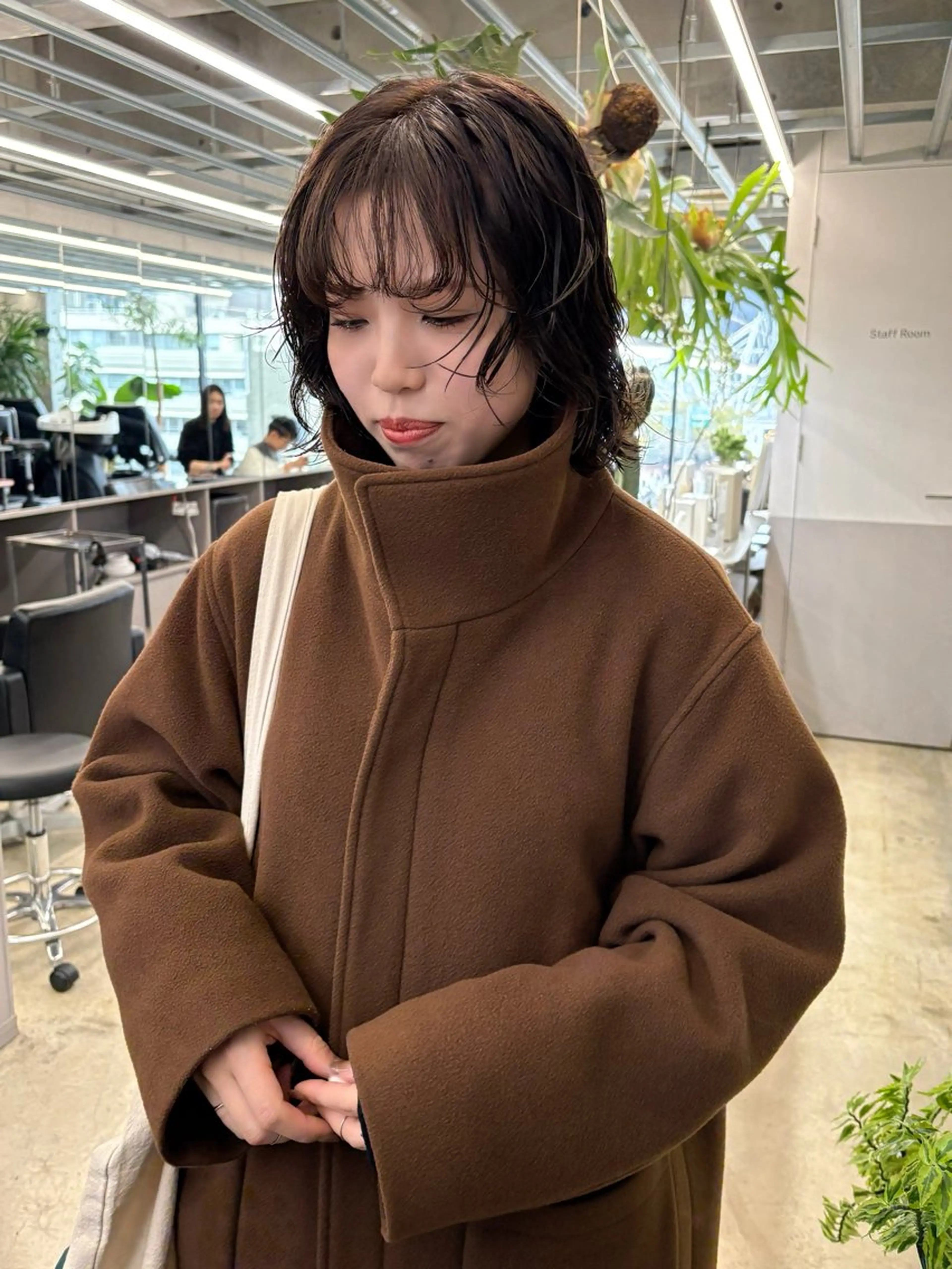ミディアム カラー 顔まわりレイヤー レイヤーカット カット ヘアカラー トリートメント 似合わせカット レイヤーボブウルフのヘアスタイル