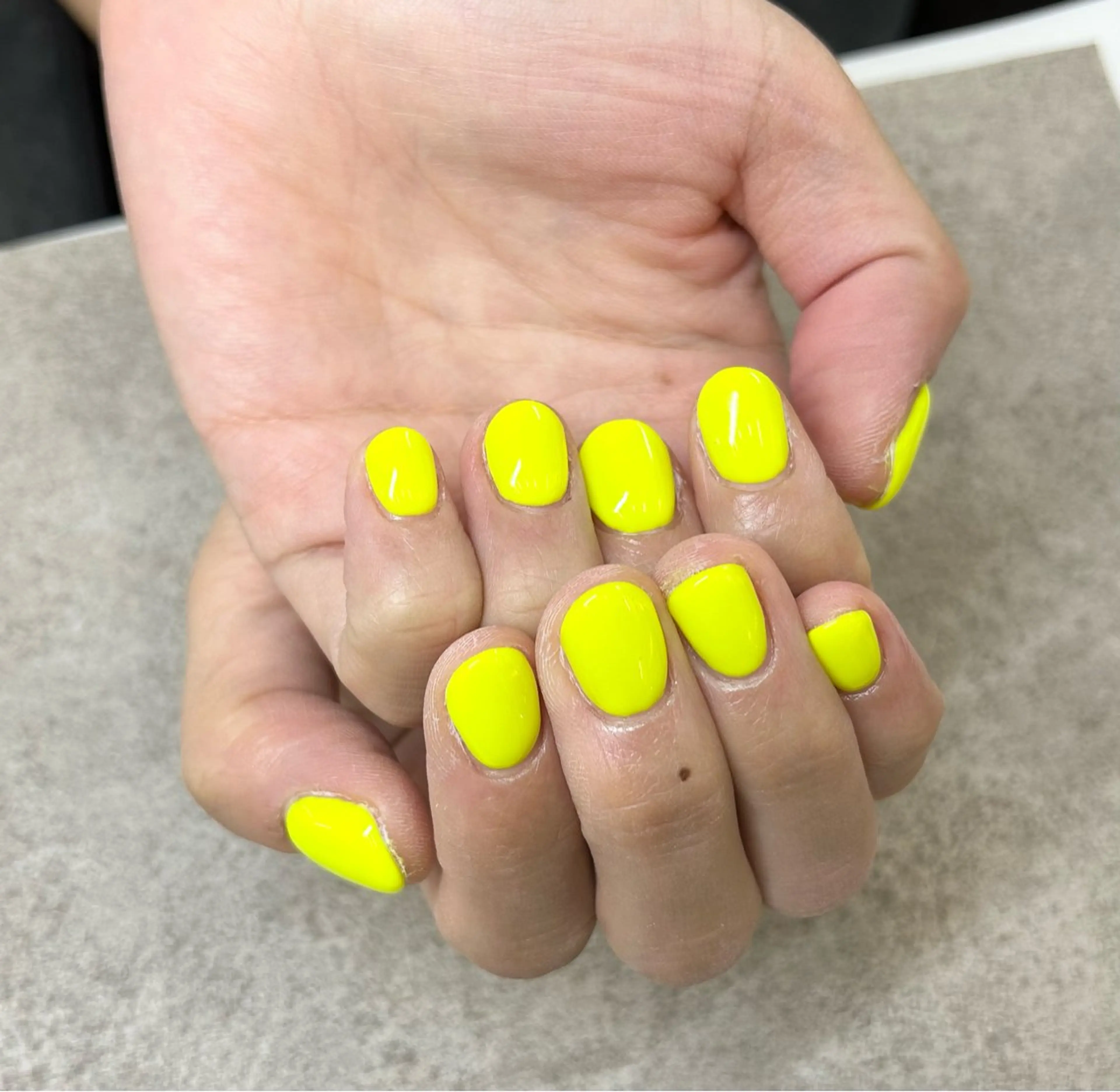 ネイル 黄色 MAXKELLY MAIKAのネイルデザイン
