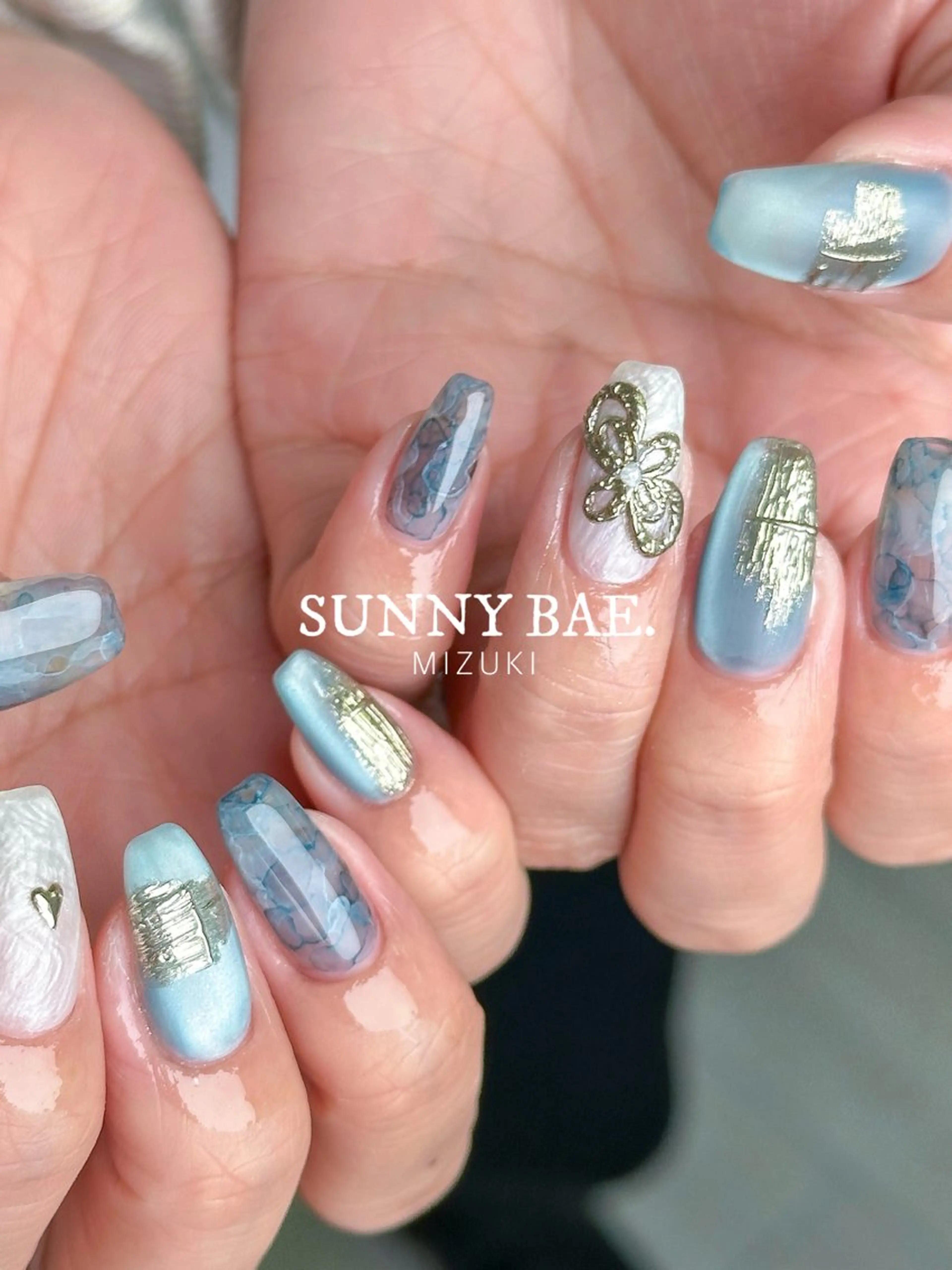 ネイル ハート マグネットネイル ミラーネイル ニュアンスネイル 冬ネイル ハンドネイル SUNNY BAE. 🌼MIZUKIのネイルデザイン