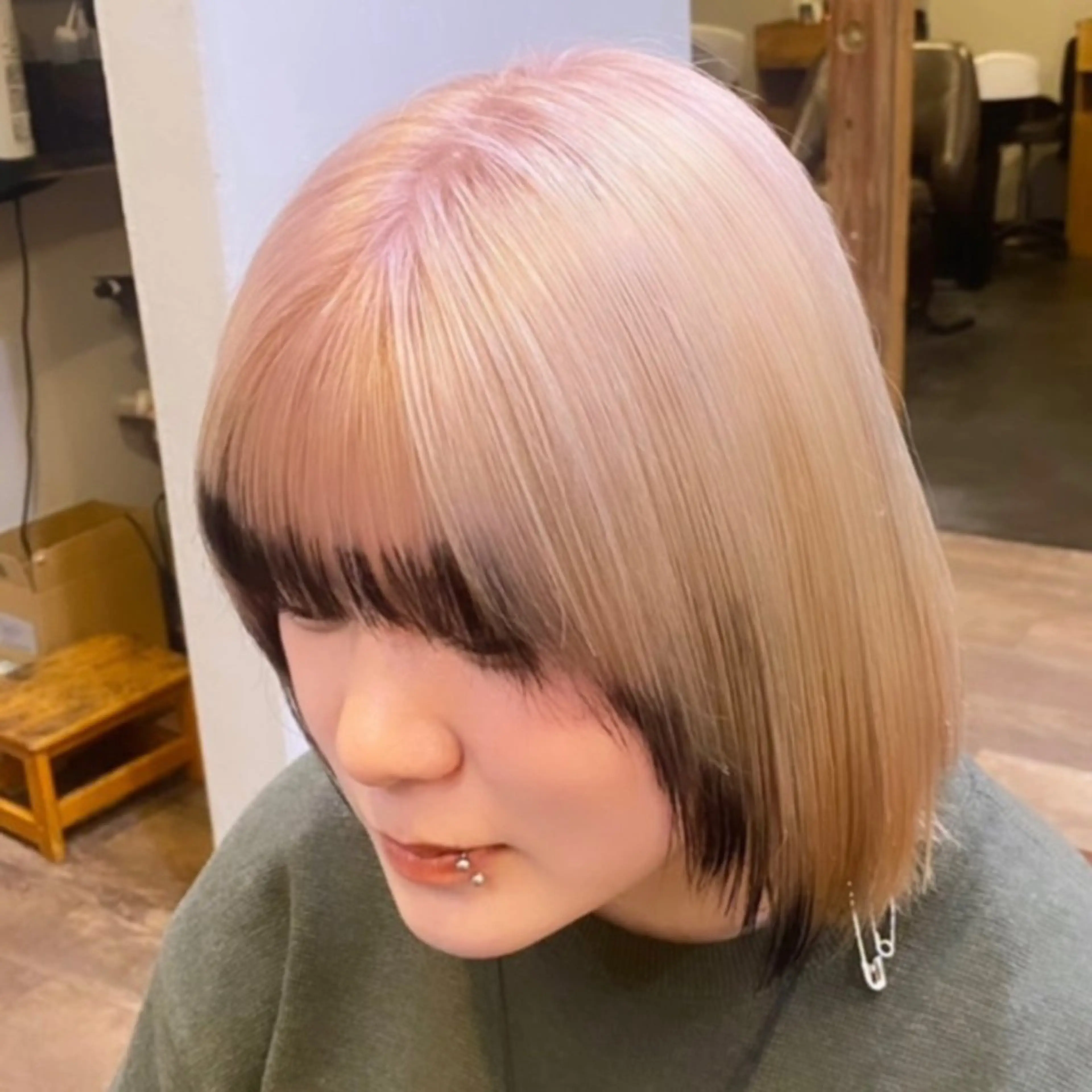 ミディアム カラー 黒髪 デザインカラー 顔周りカット ヘアカラー トリートメント 複雑履歴修正 TAKEのヘアスタイル