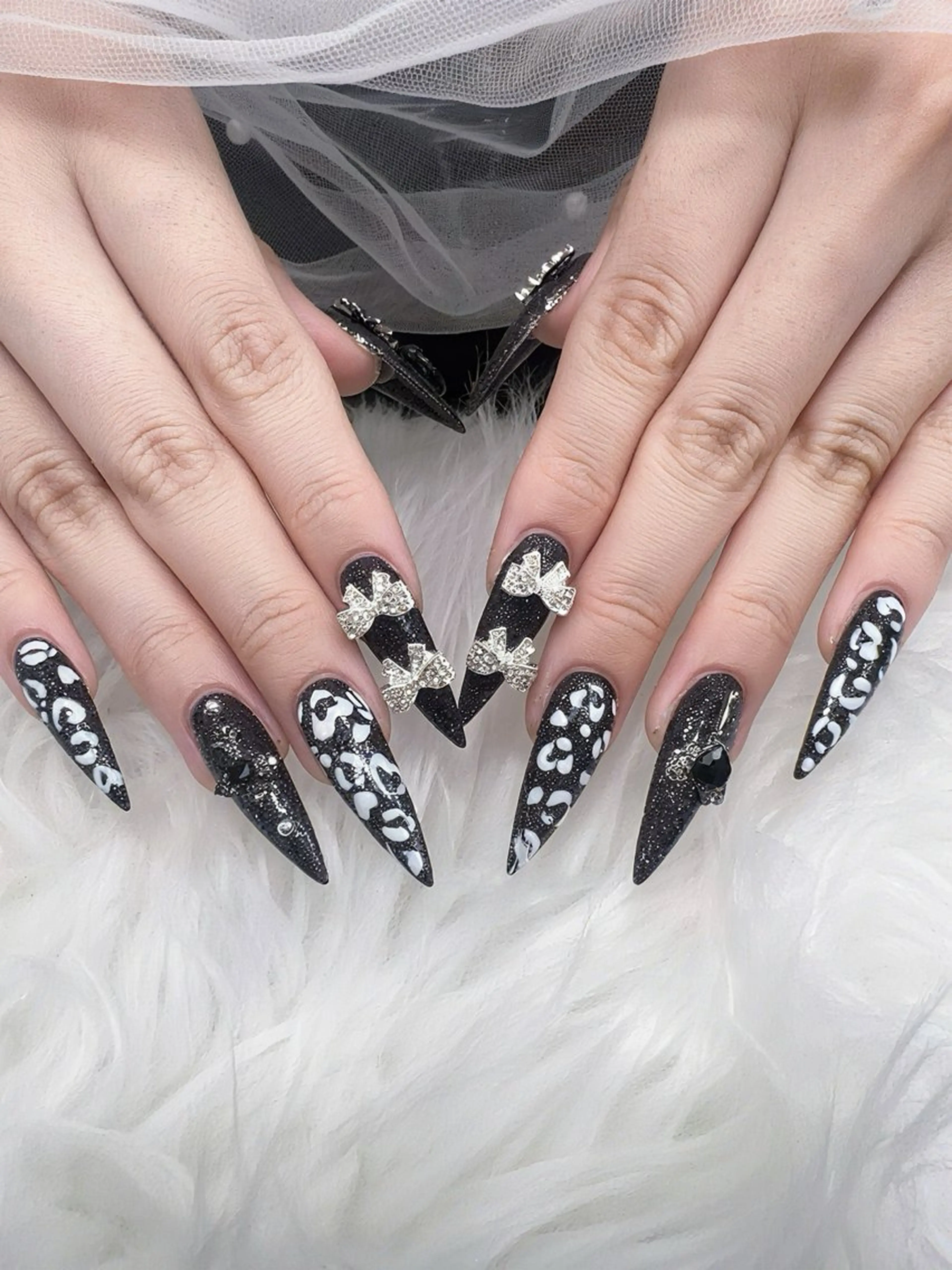 ネイル アートネイル 長さ出し キラキラネイル ピンク リボン ハンドネイル ハンドケア GOTE KAWA Nail Salon(ゴテかわ)所属・Gote Kawa nail salonのネイルデザイン