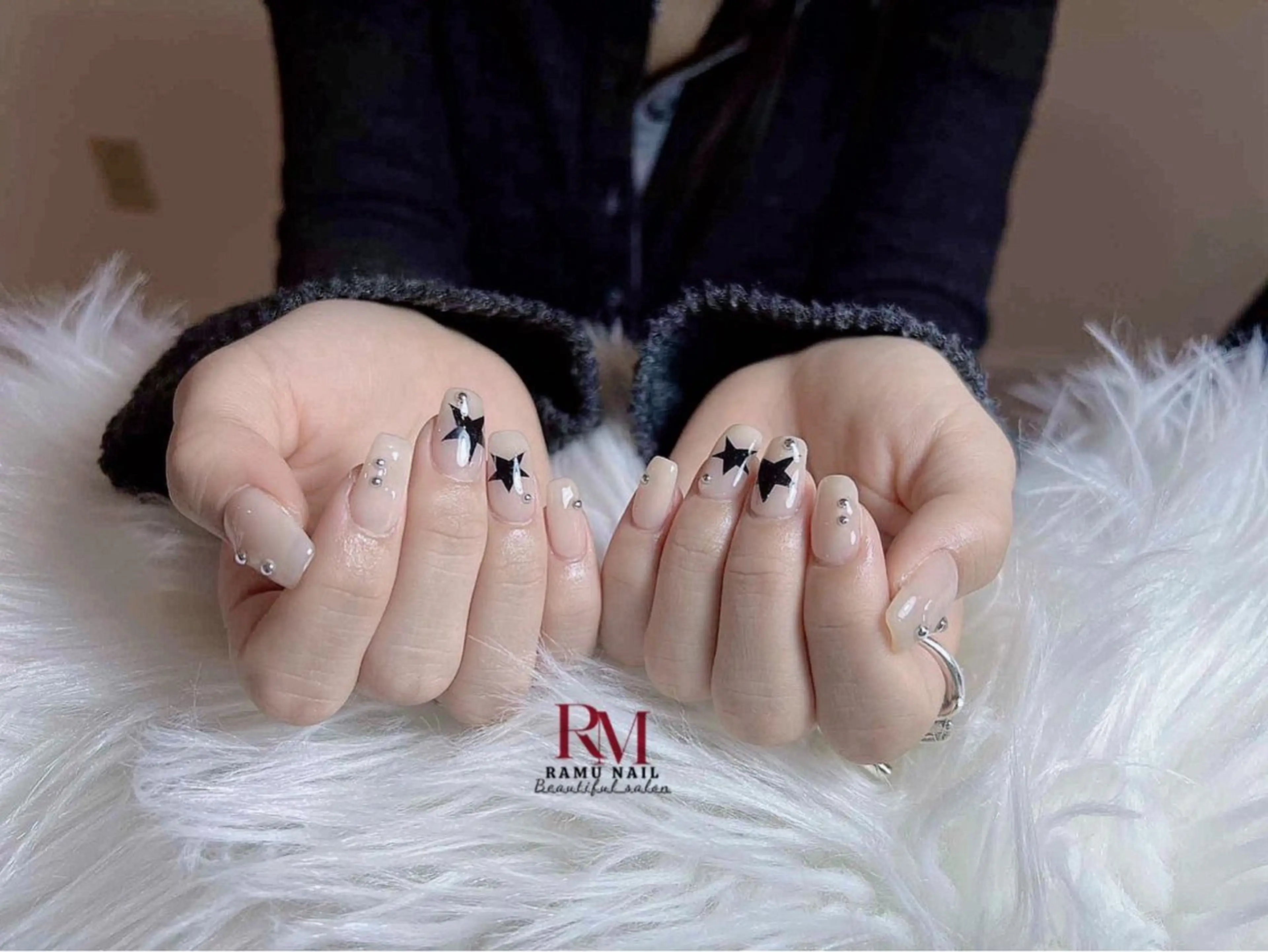 ネイル キラキラネイル マグネットネイル ミラーネイル ピンク ワンホンネイル ハンドネイル RAMU Nail 恵比寿店のネイルデザイン