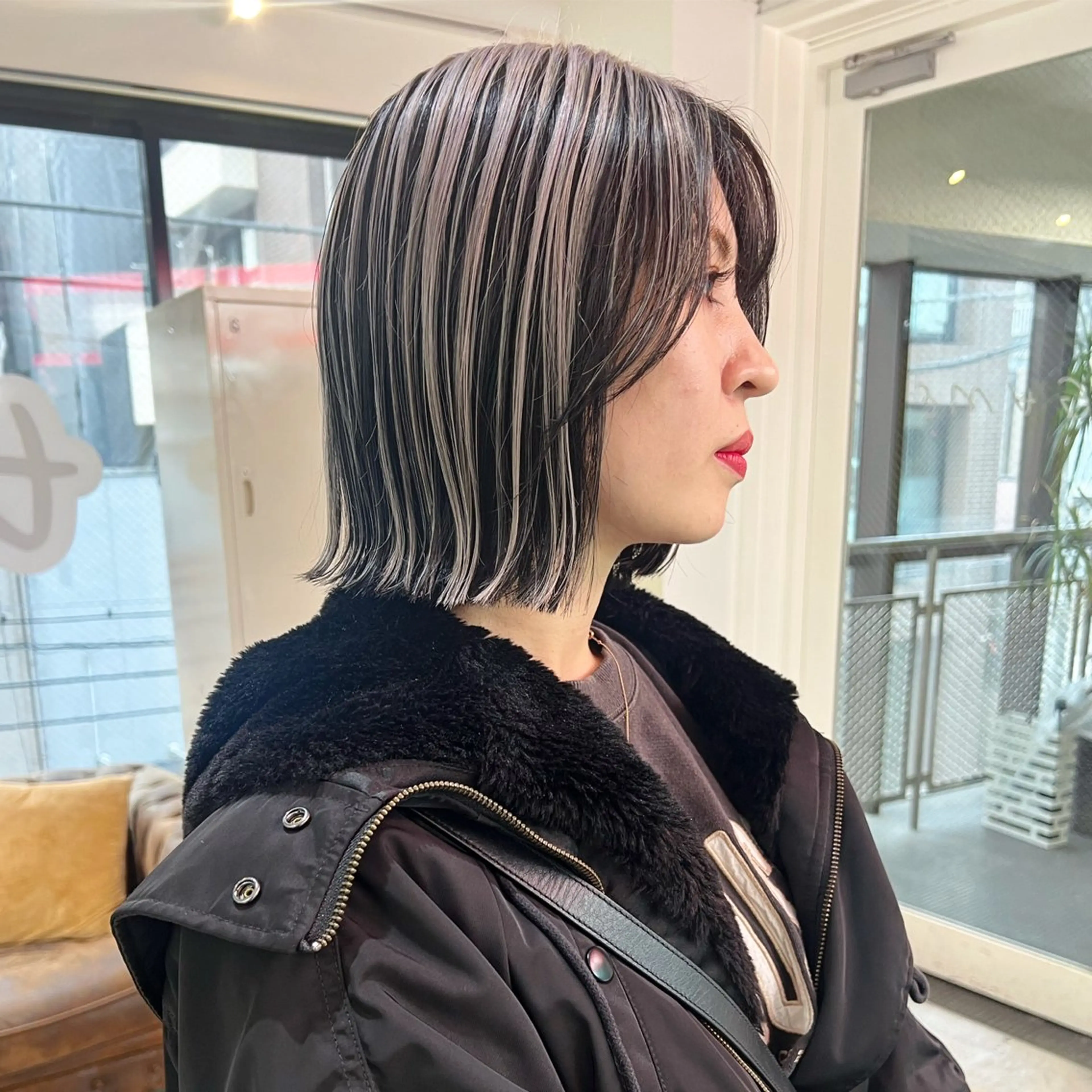 ショート カラー パーマ ヘアアレンジ カット ヘアカラー 🧨ブリーチー×ボブ レイヤー💎じゅえるのヘアスタイル