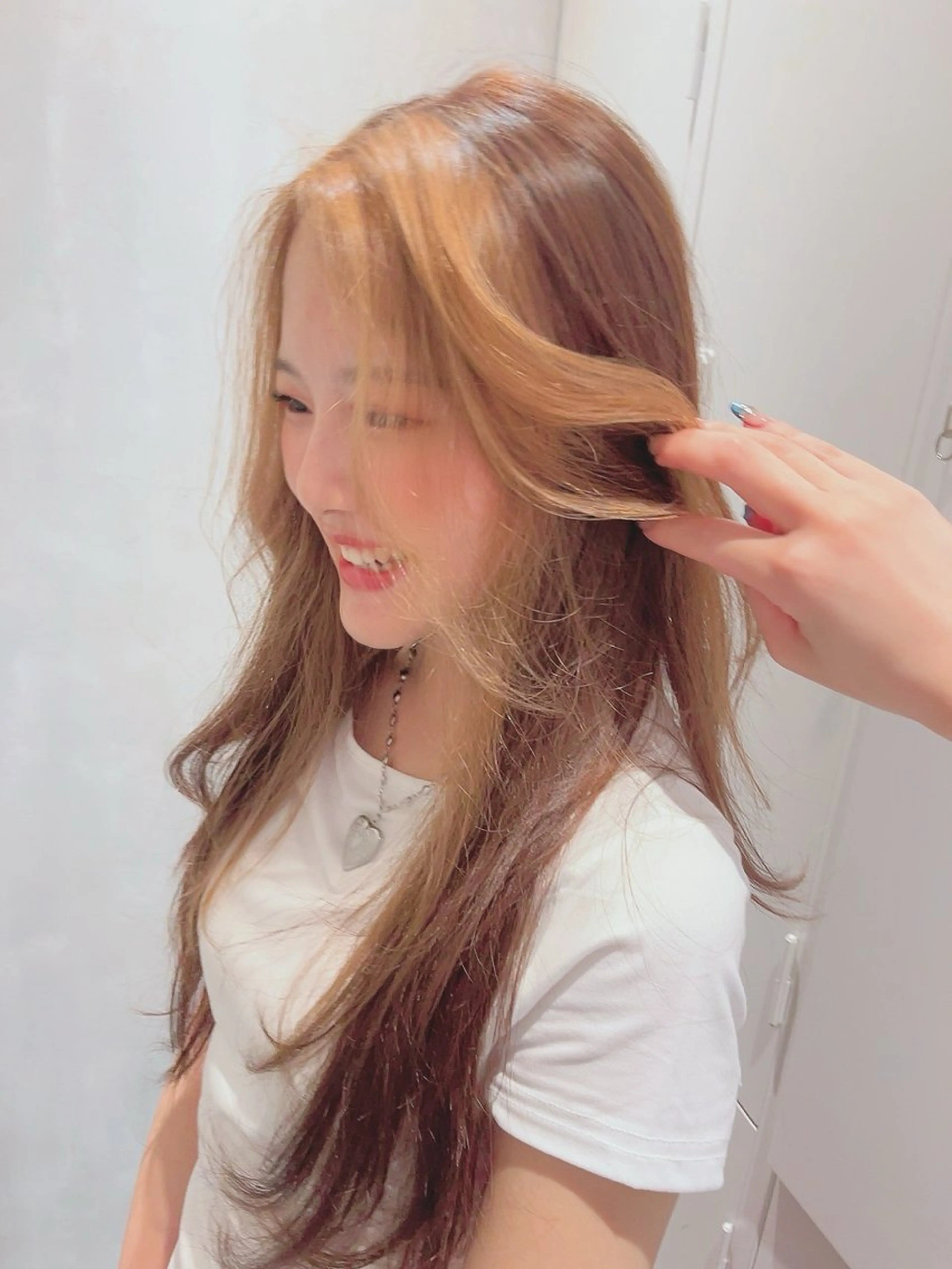 セミロング カラー ヘアカラー トリートメント ラフィスヘアードープ所属・レイヤーと透明感の アユカ 髪質改善のヘアスタイル