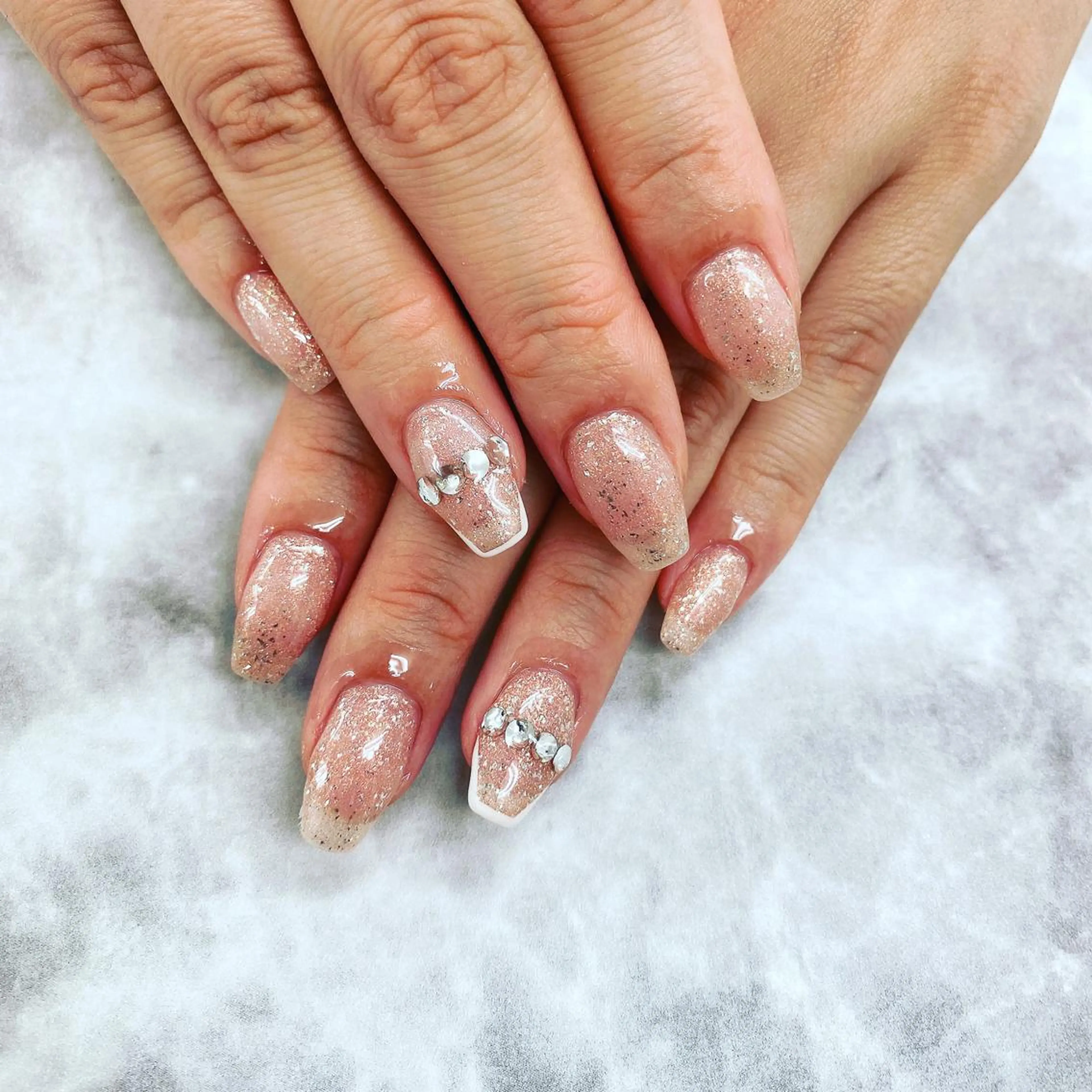 ネイル アートネイル ラメ(グリッター) シンプルネイル N._._.claw[エヌクロー]所属・N._._. clawのネイルデザイン