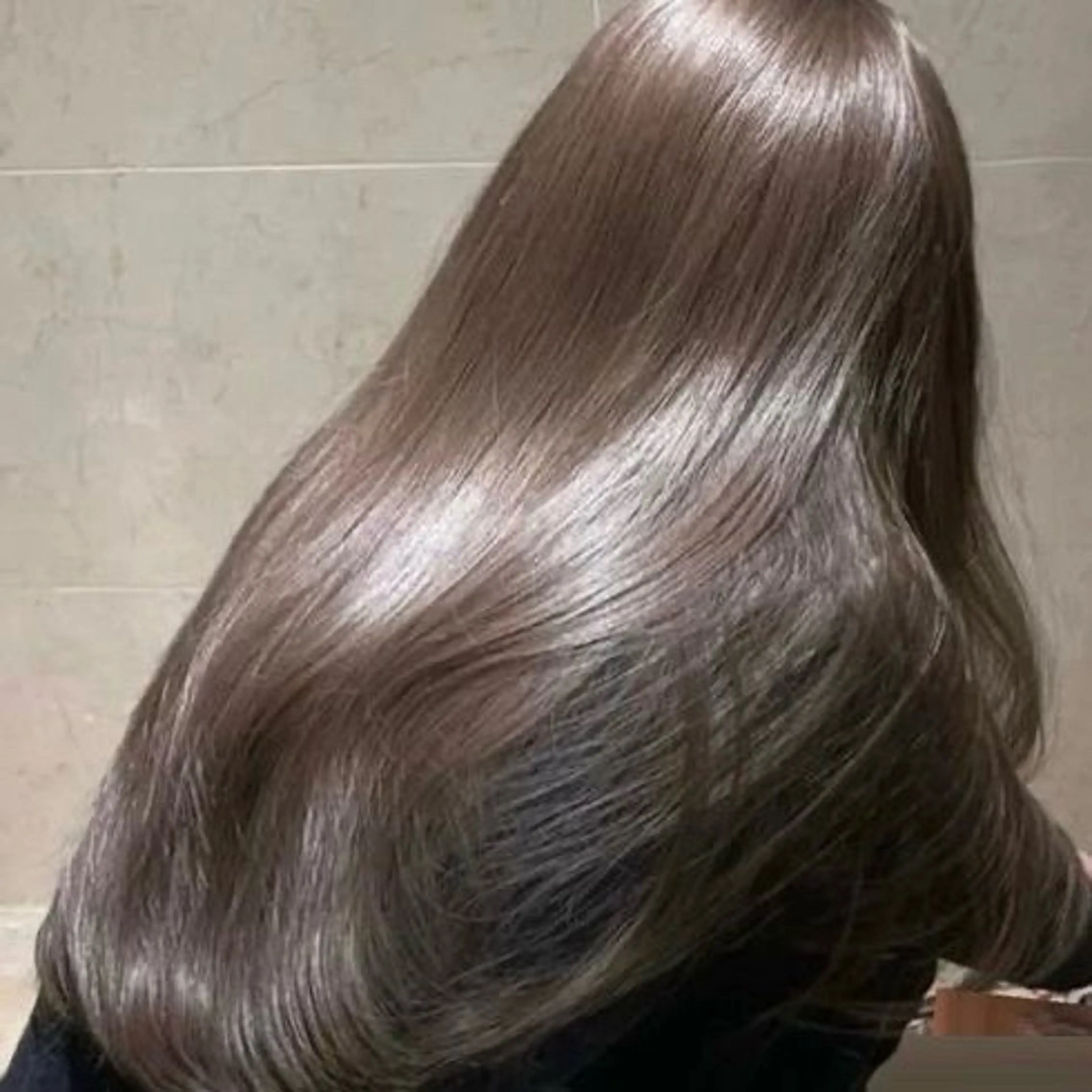 ロング カラー ヘアアレンジ アッシュ ベージュカラー ブリーチ ダブルカラー グレージュ ヘアカラー 縮毛矯正 トリートメント mao透明感カラー 似合わせヘアメイクのヘアスタイル