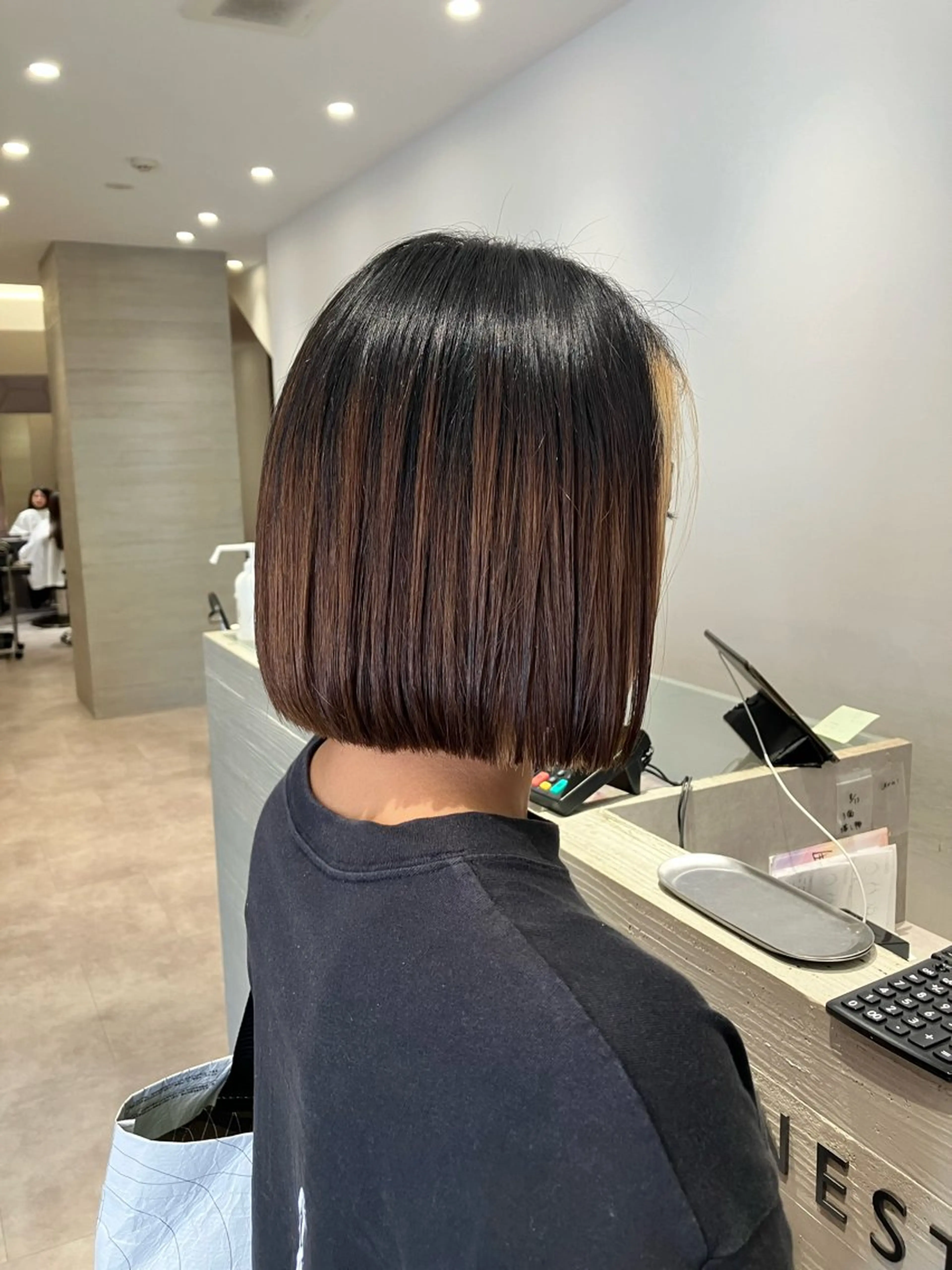 ショート ボブ サキ🤍ハイトーン 🩰くびれ巻きヘアのヘアスタイル