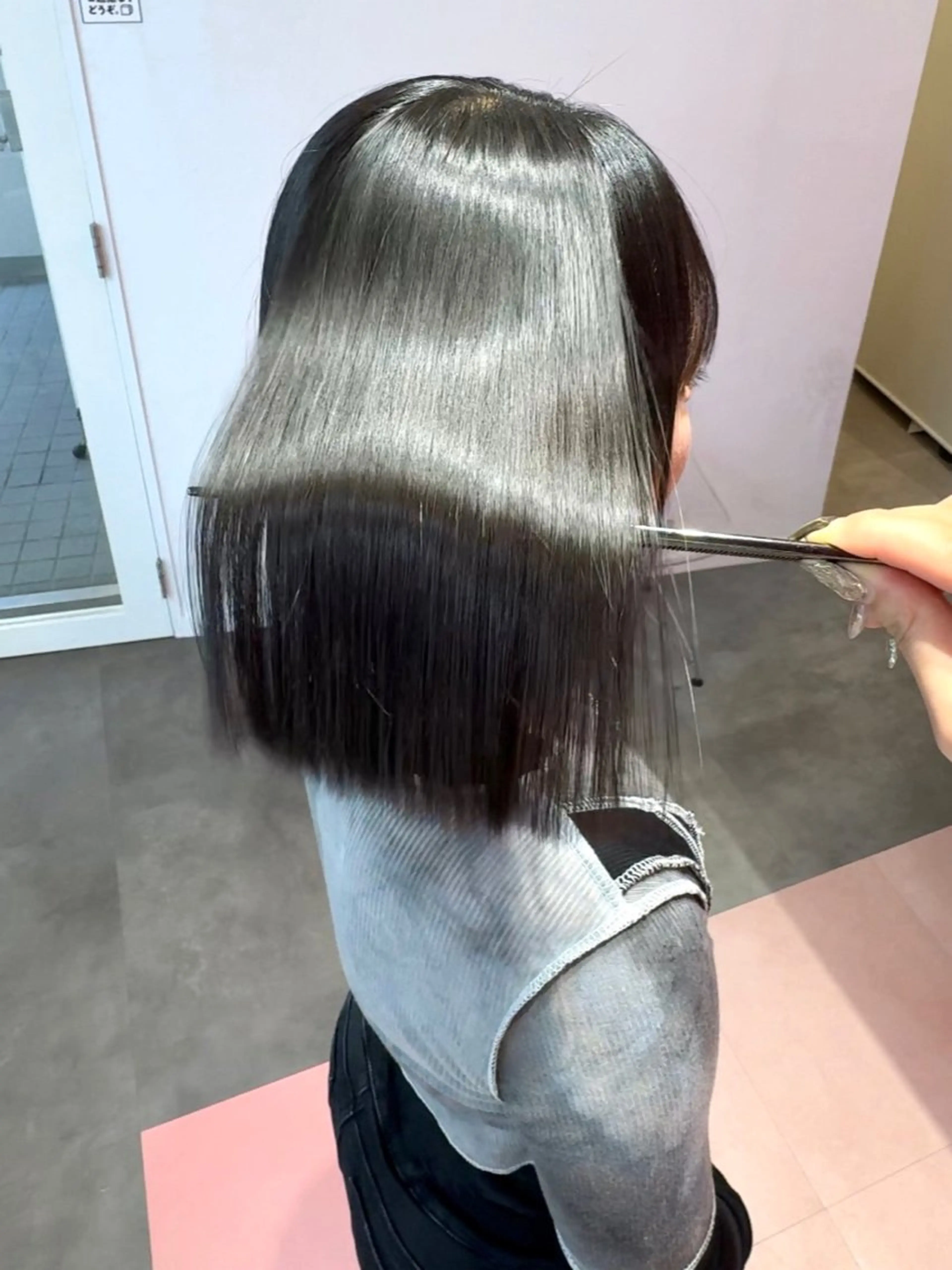 ミディアム カット ヘアカラー 縮毛矯正 トリートメント 莉乃/縮毛矯正/髪質 改善/艶カラーのヘアスタイル