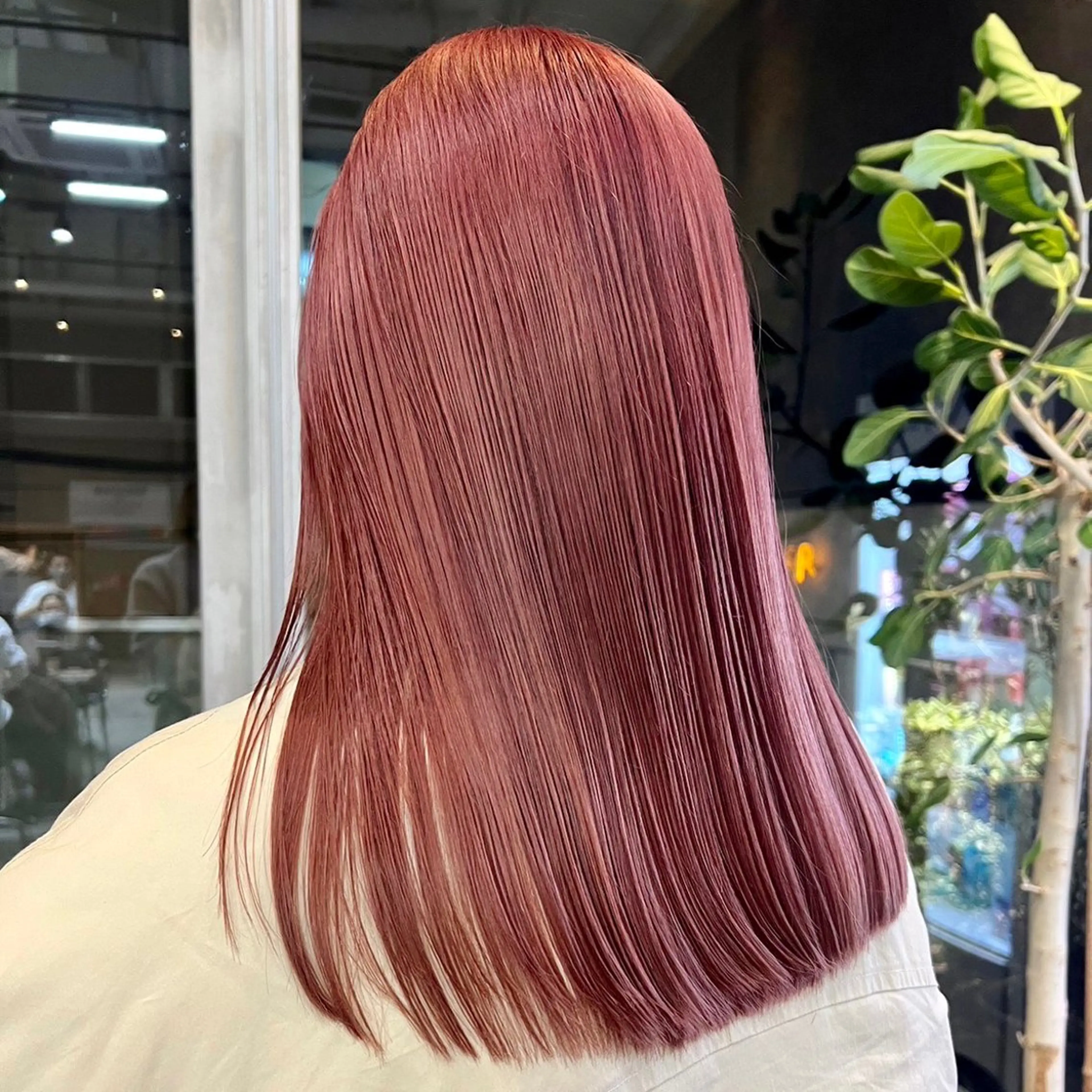 セミロング カラー GO TODAY SHAiRE SALON 原宿本店所属・ブリーチ/レイヤー ハッシュカット/河内のヘアスタイル