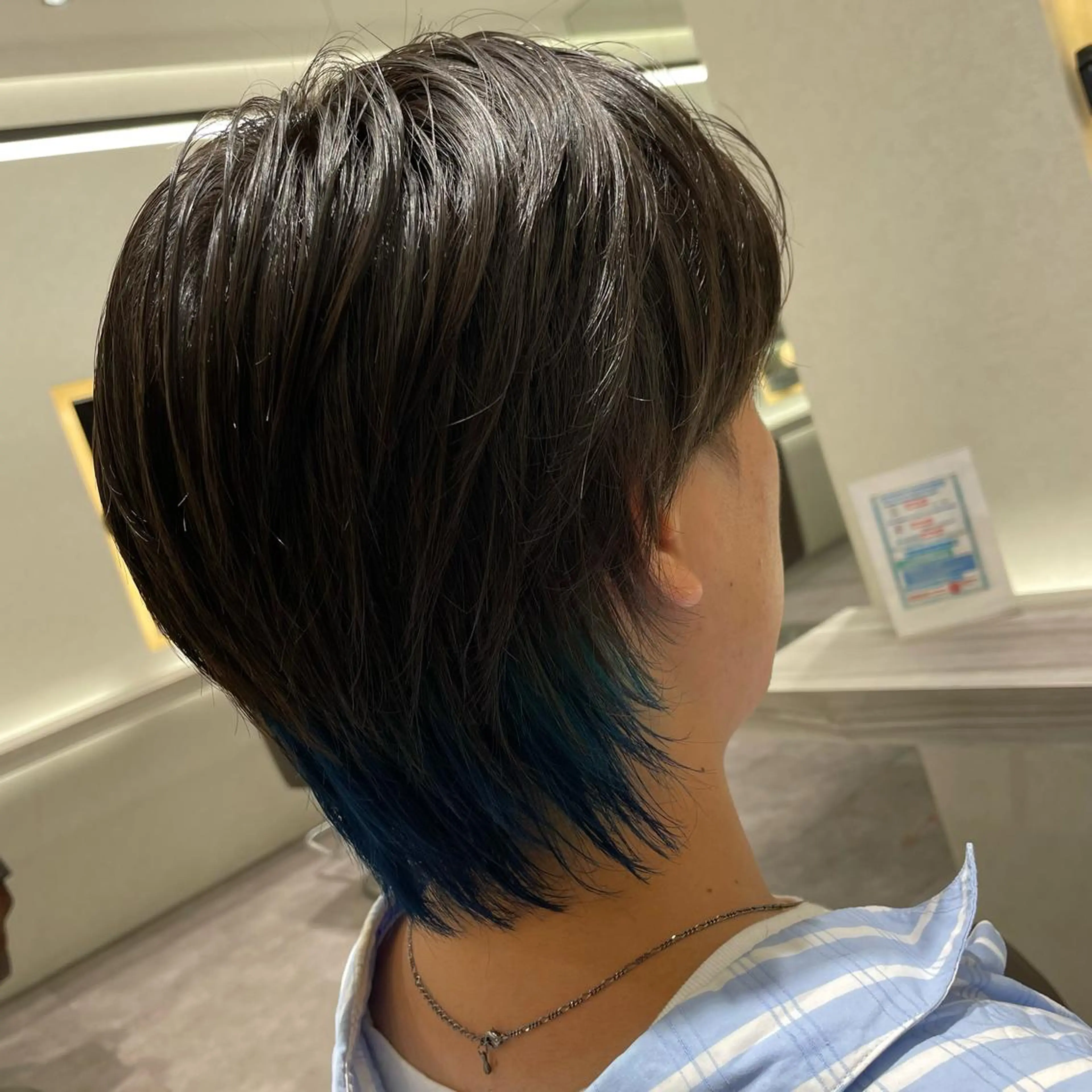 ショート カラー メンズ メンズインナーカラー メンズウルフカット インナーカラー ウルフカット カット ヘアカラー トリートメント メンズ特化店長✨ 9/13空◎岡本一真のヘアスタイル