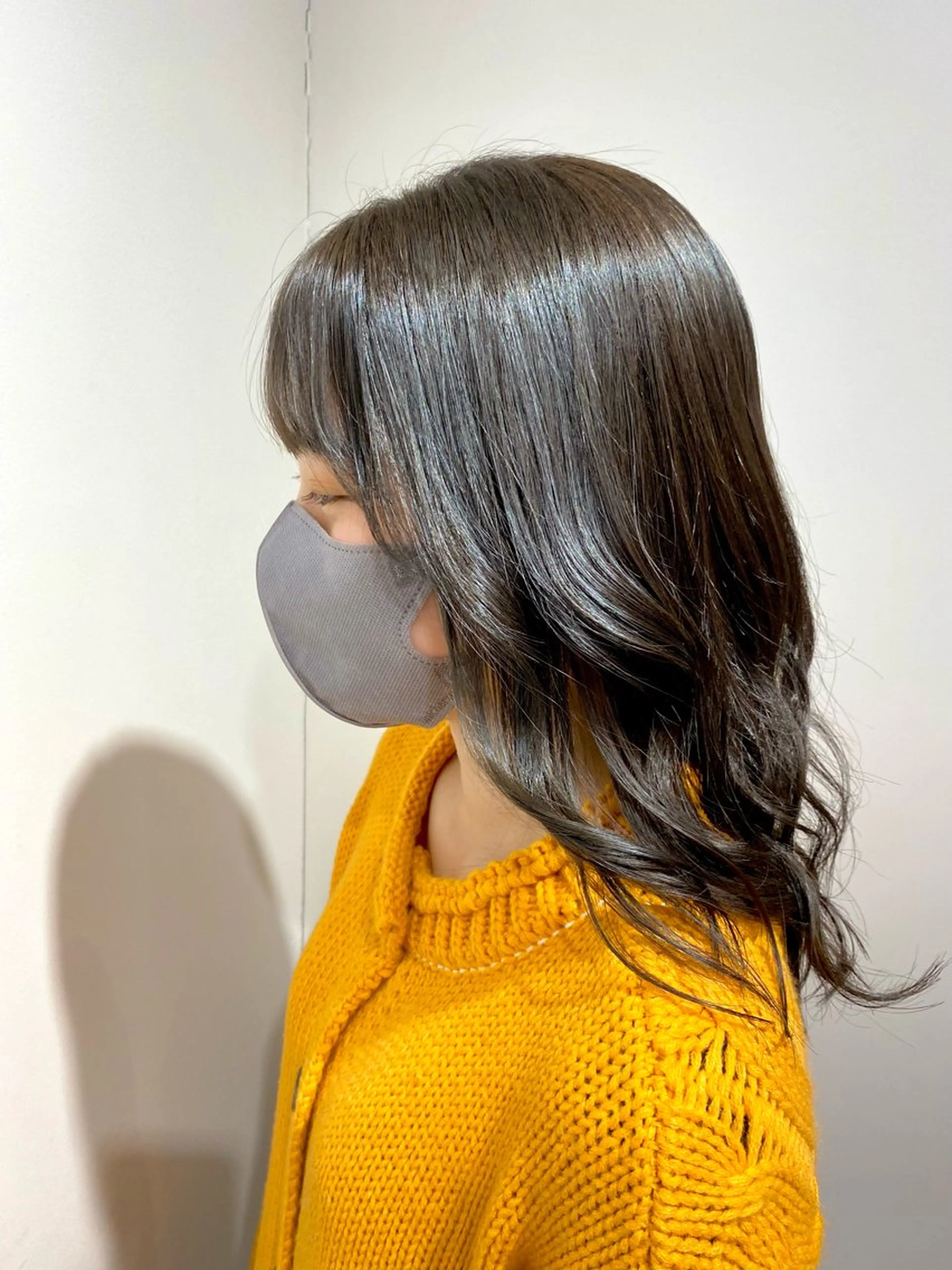 セミロング カラー アッシュ オリーブアッシュ サイドバング ヘアカラー トリートメント 暖色系カラー まおのヘアスタイル