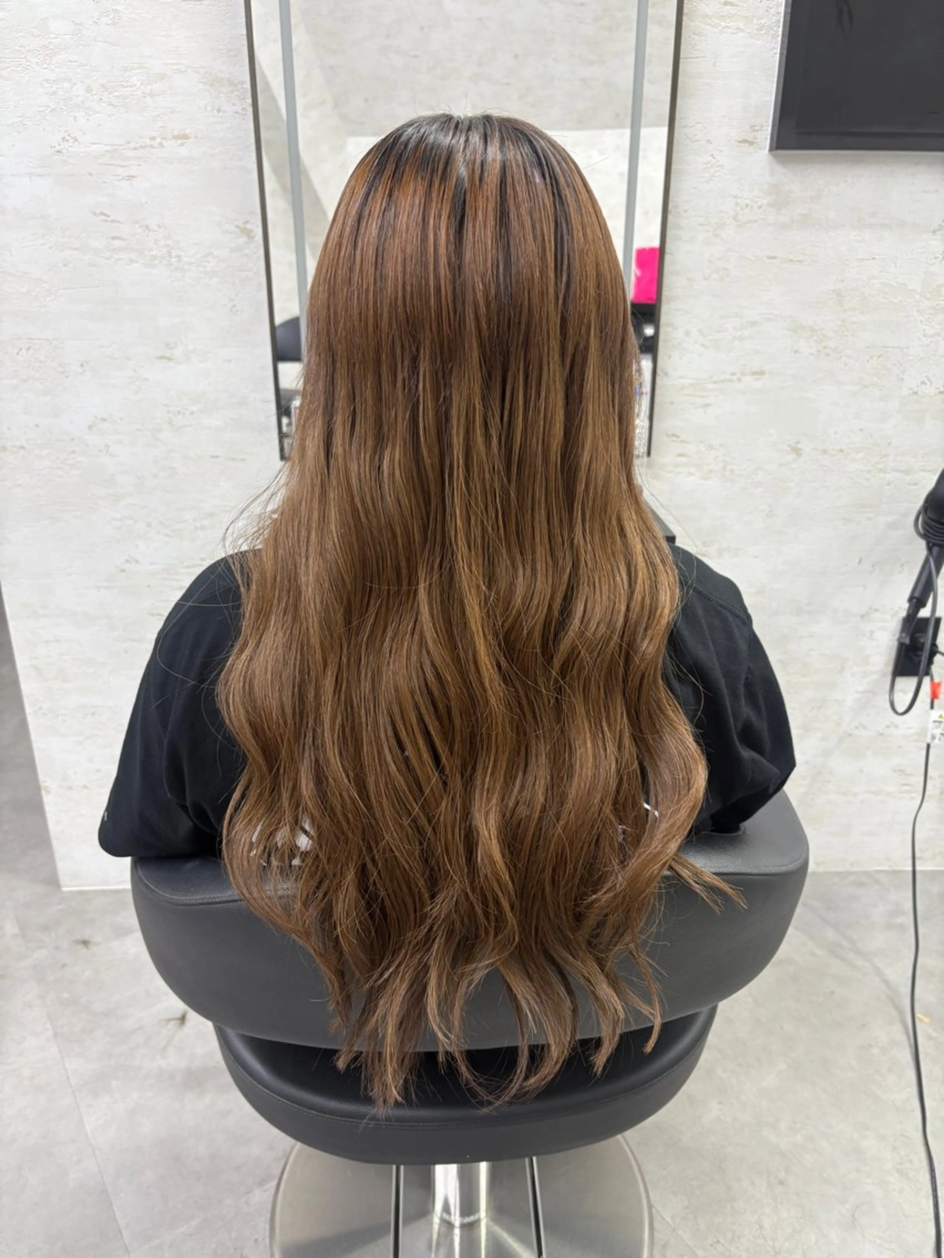 ロング エクステ ロング エクステ ブリーチなしカラー レイヤーカットのヘアスタイル