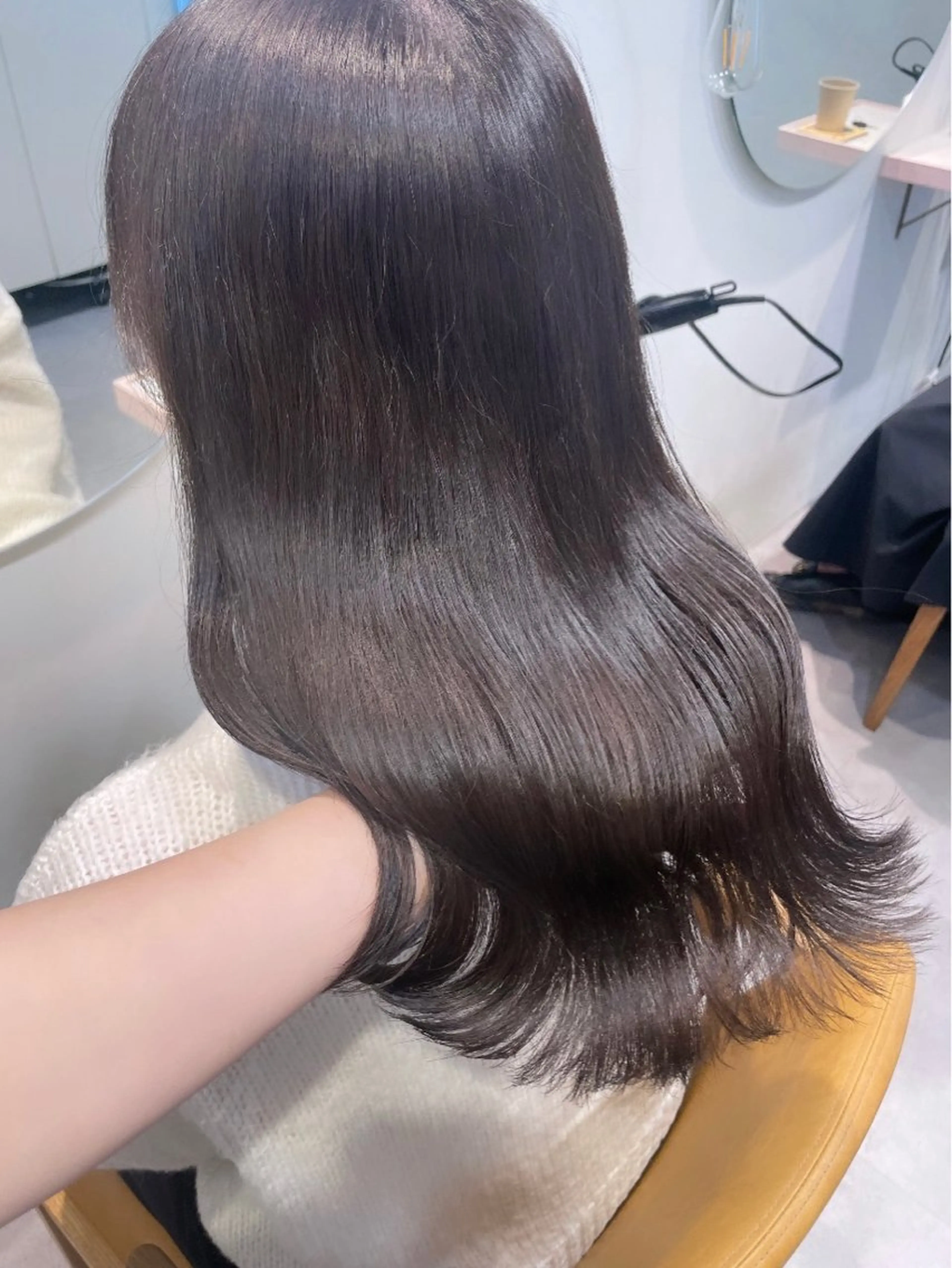 セミロング カラー グレージュ オリーブグレージュ オリーブグレー 若月 あやかのヘアスタイル