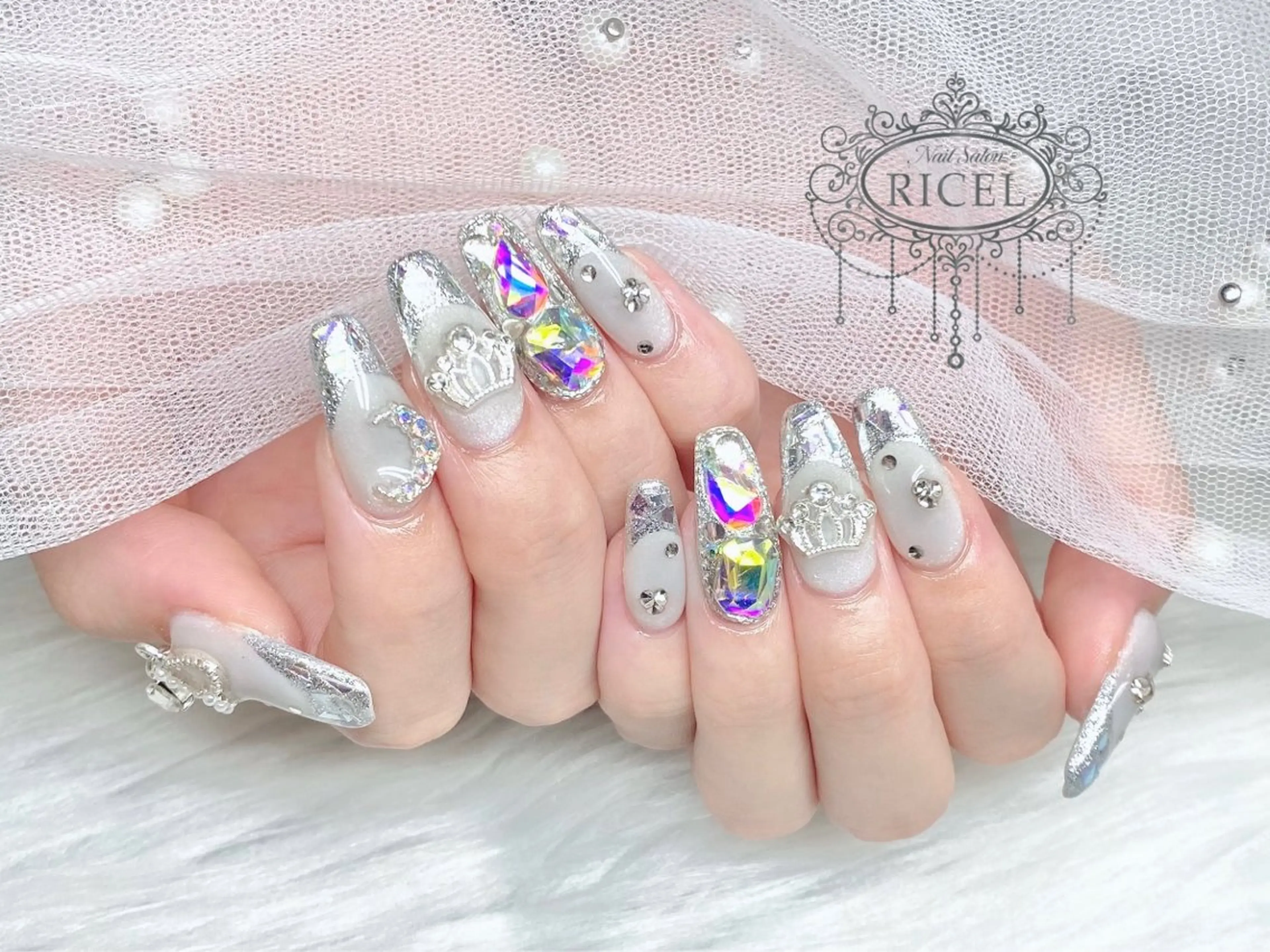 ネイル オーロラネイル フレンチネイル ガラスフレンチ ハンドネイル NANAMI ︎︎のネイルデザイン