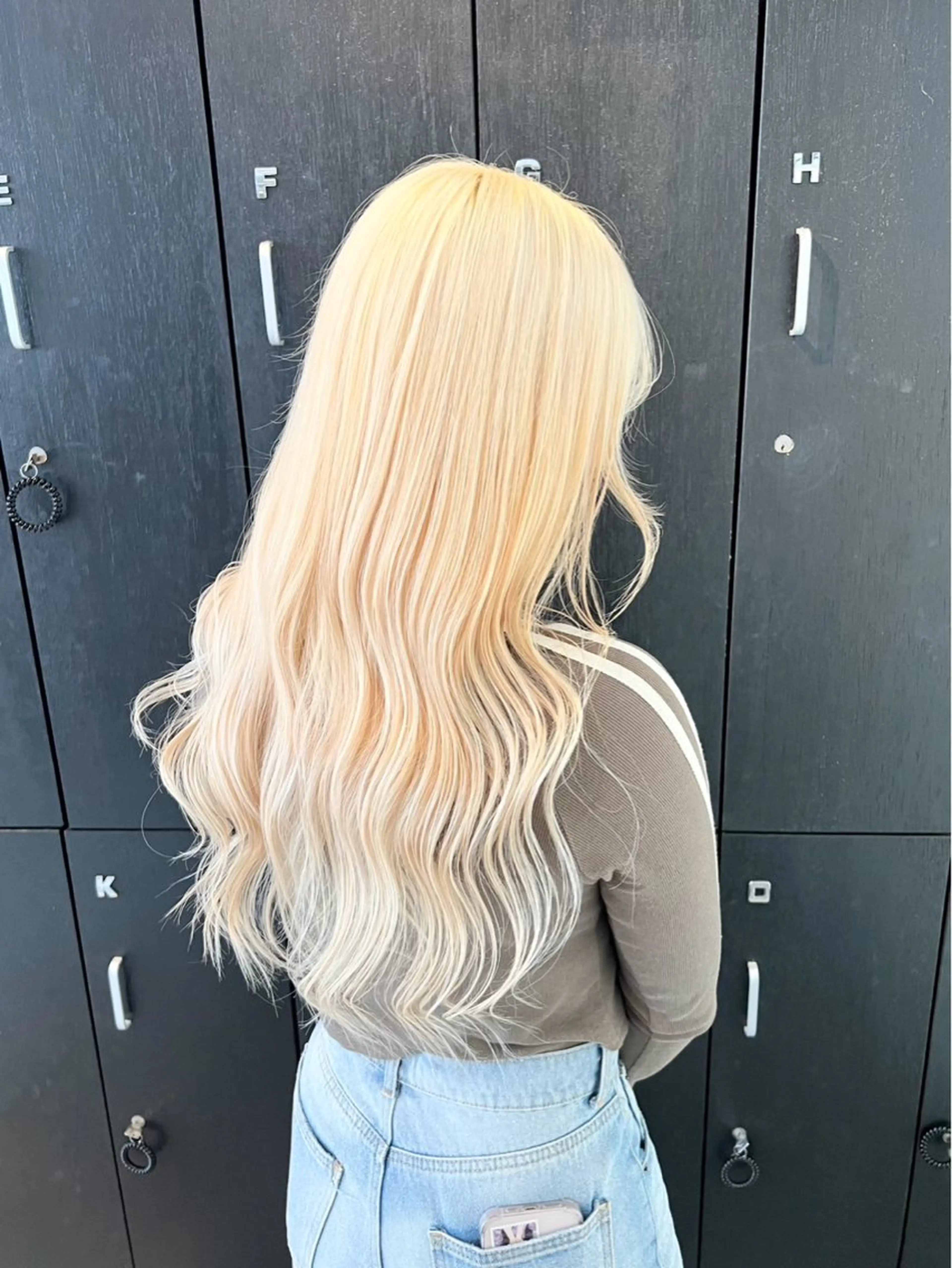 セミロング ヘアカラー ブリーチカラー特化✨ 永井諒のヘアスタイル