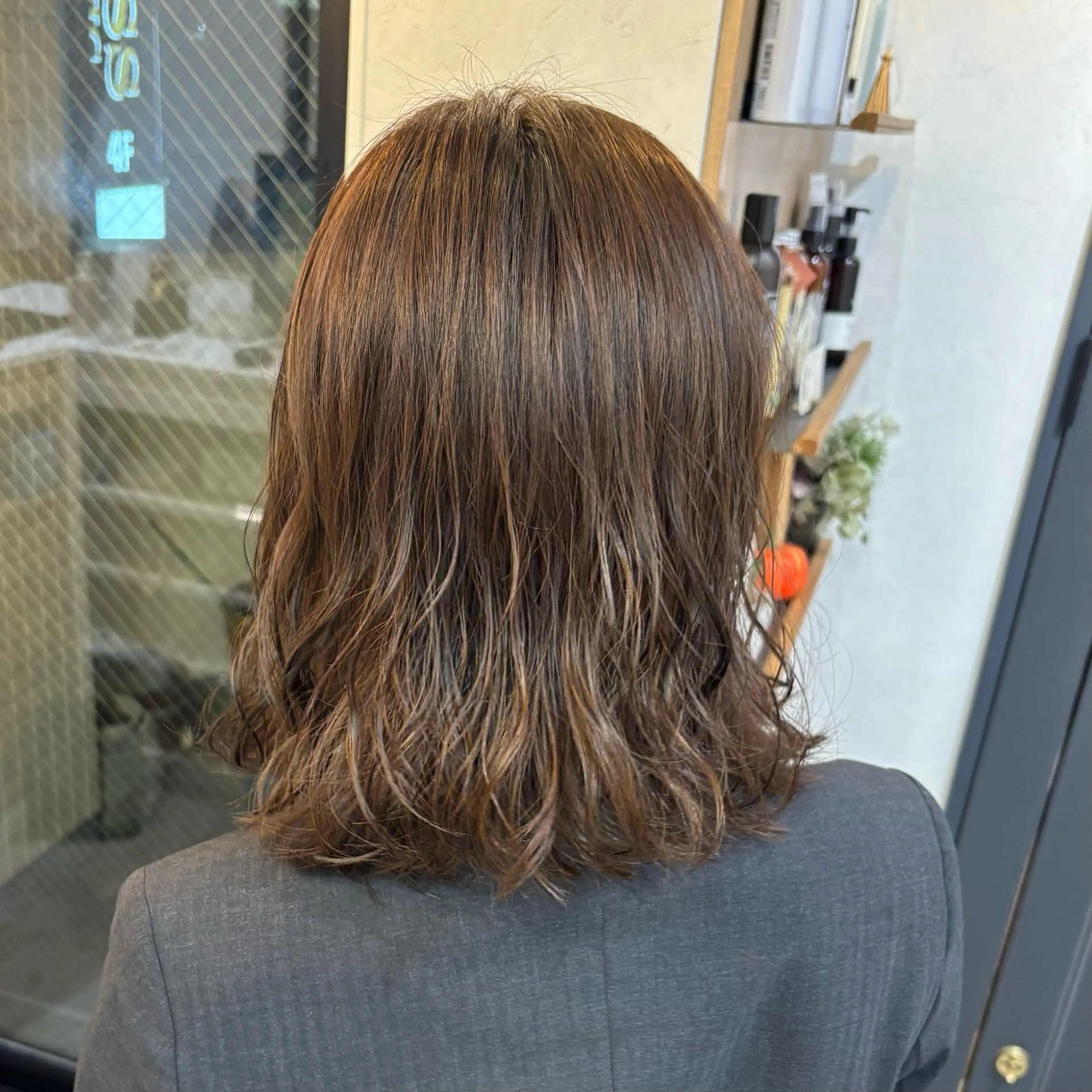 ミディアム カラー ミディアムパーマ ベージュカラー ブラウンカラー ブラウンベージュ トリートメント カット ヘアカラー トリートメント 美髪/カラー/艶感 /髪質改善/airiのヘアスタイル