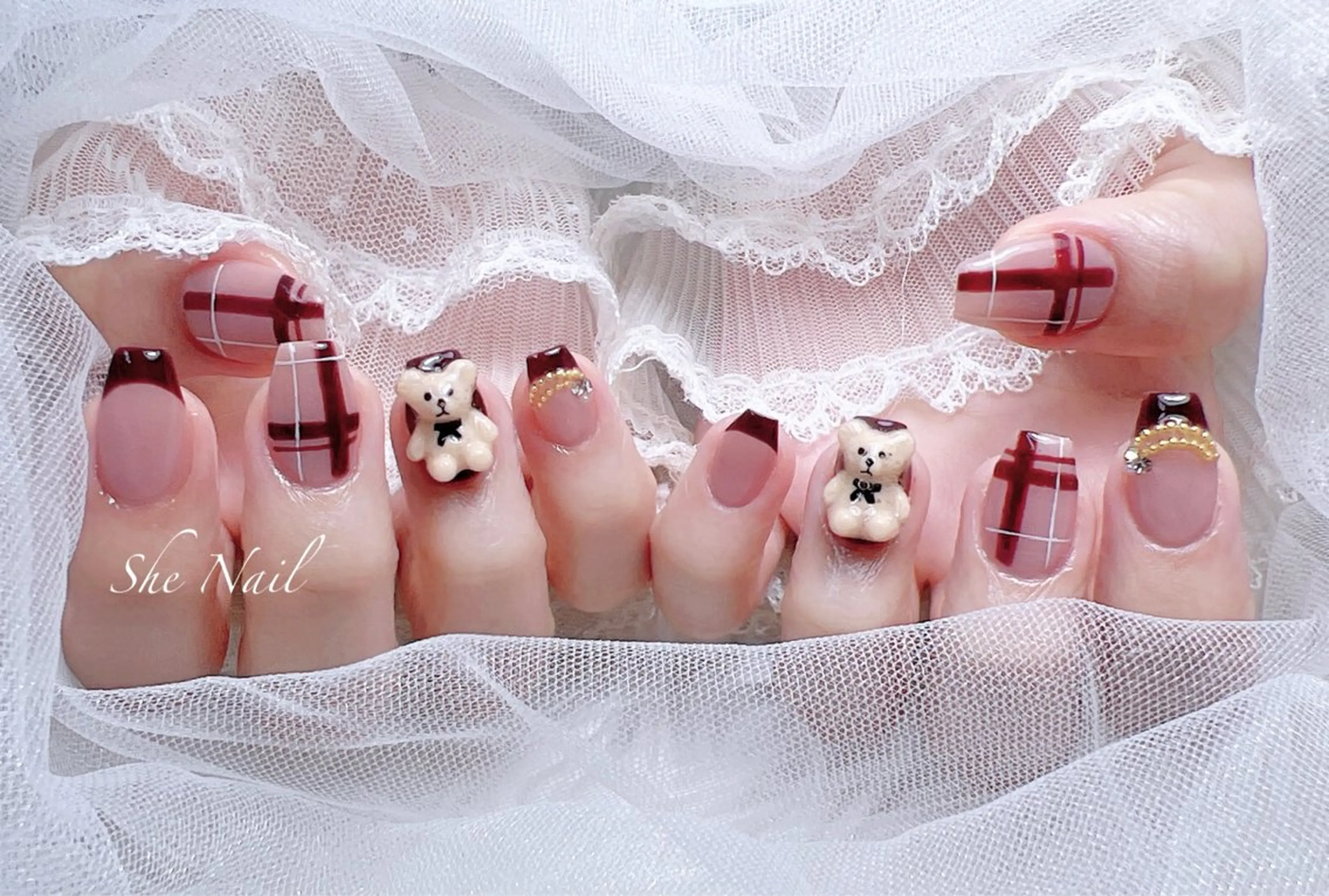 ネイル チークネイル 長さ出し フレンチネイル マグネットネイル 持ち込み ハンドネイル She   Nail所属・ISA_ BELLAのネイルデザイン