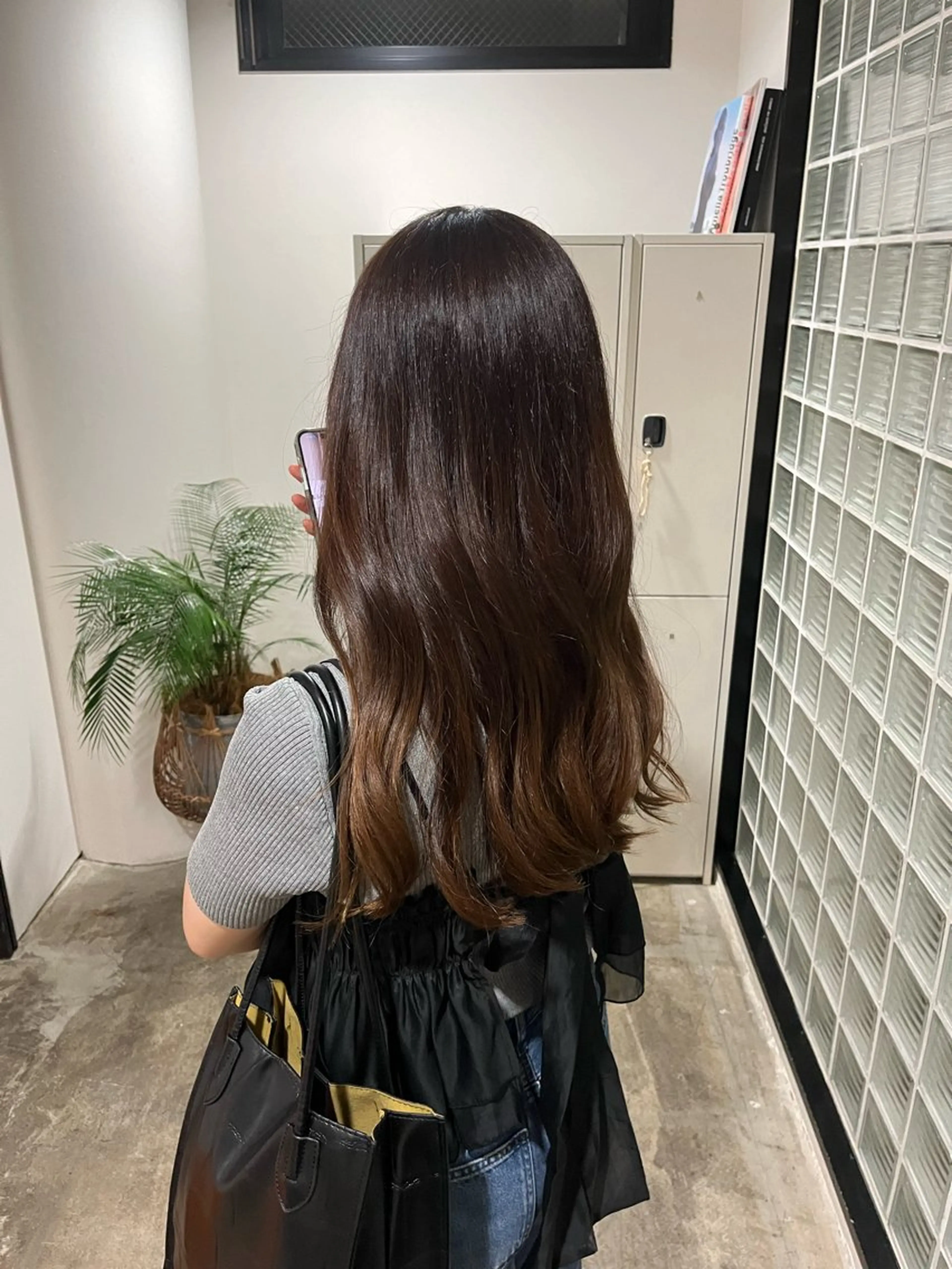 ロング ヘアカラー 岡田 琉花のヘアスタイル