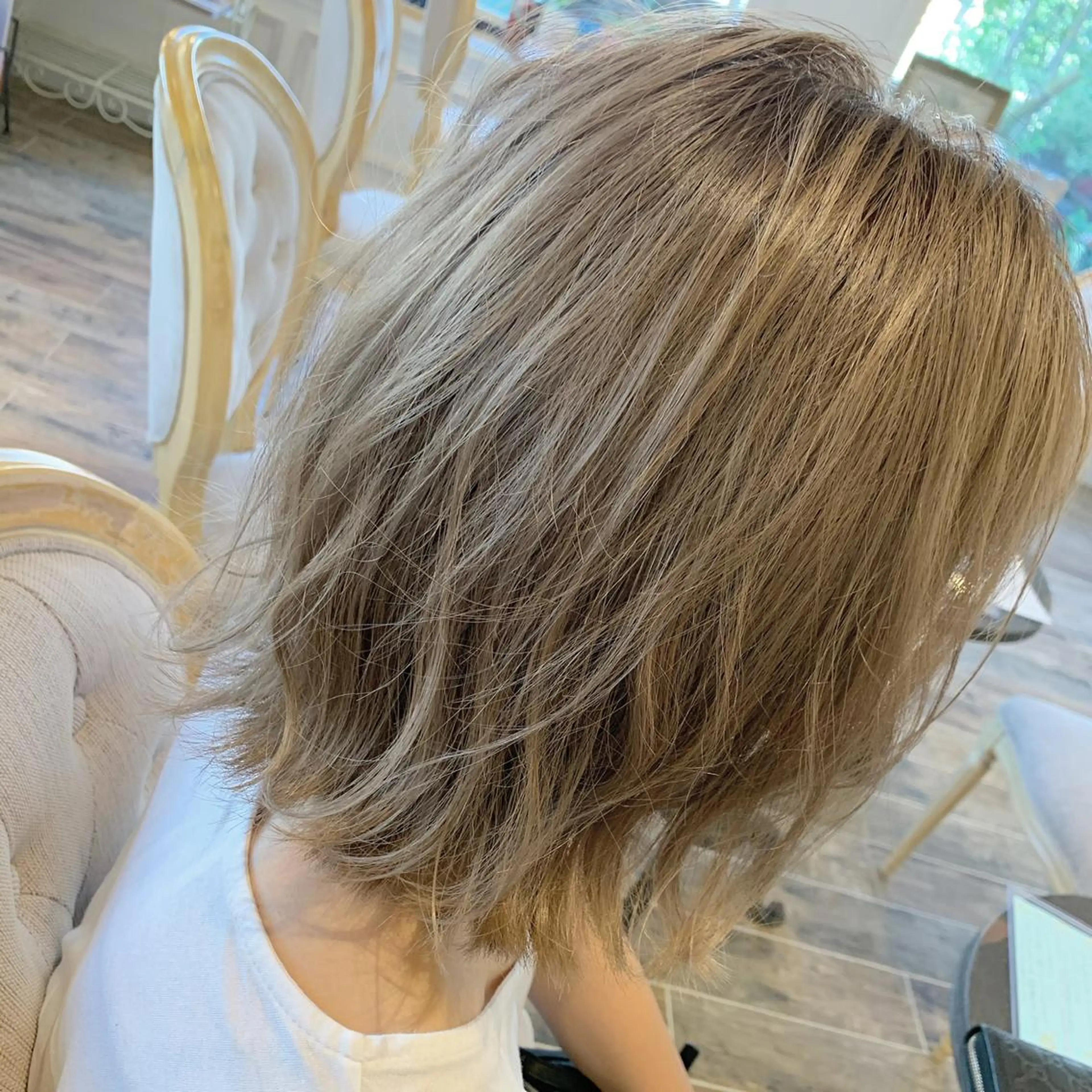ショート アッシュ Mavie 東奈々子のヘアスタイル