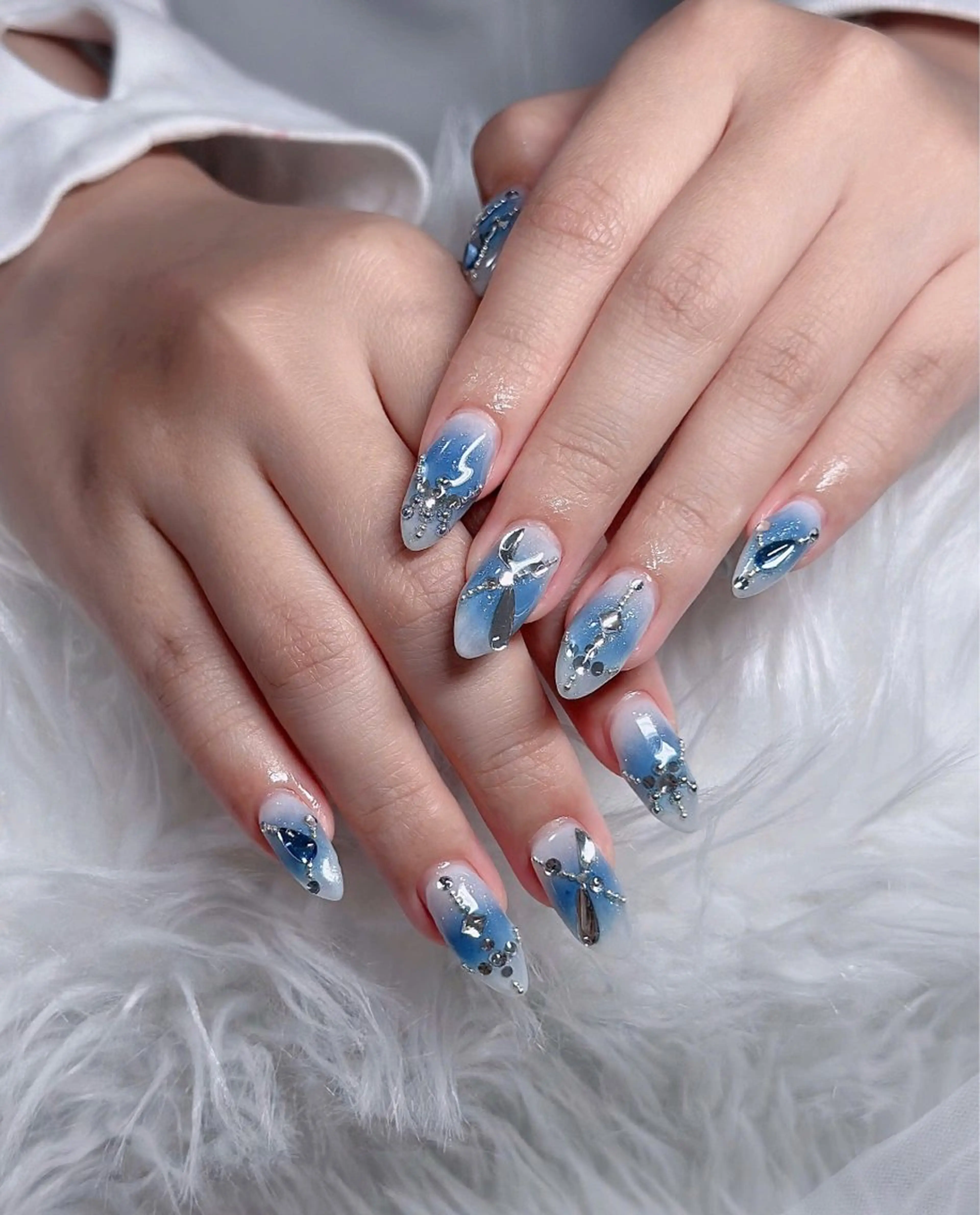 ネイル フレンチネイル ジェルネイル ハロウィン キラキラネイル 韓国ネイル H.babynailsalon所属・H.baby Nail Salonのネイルデザイン
