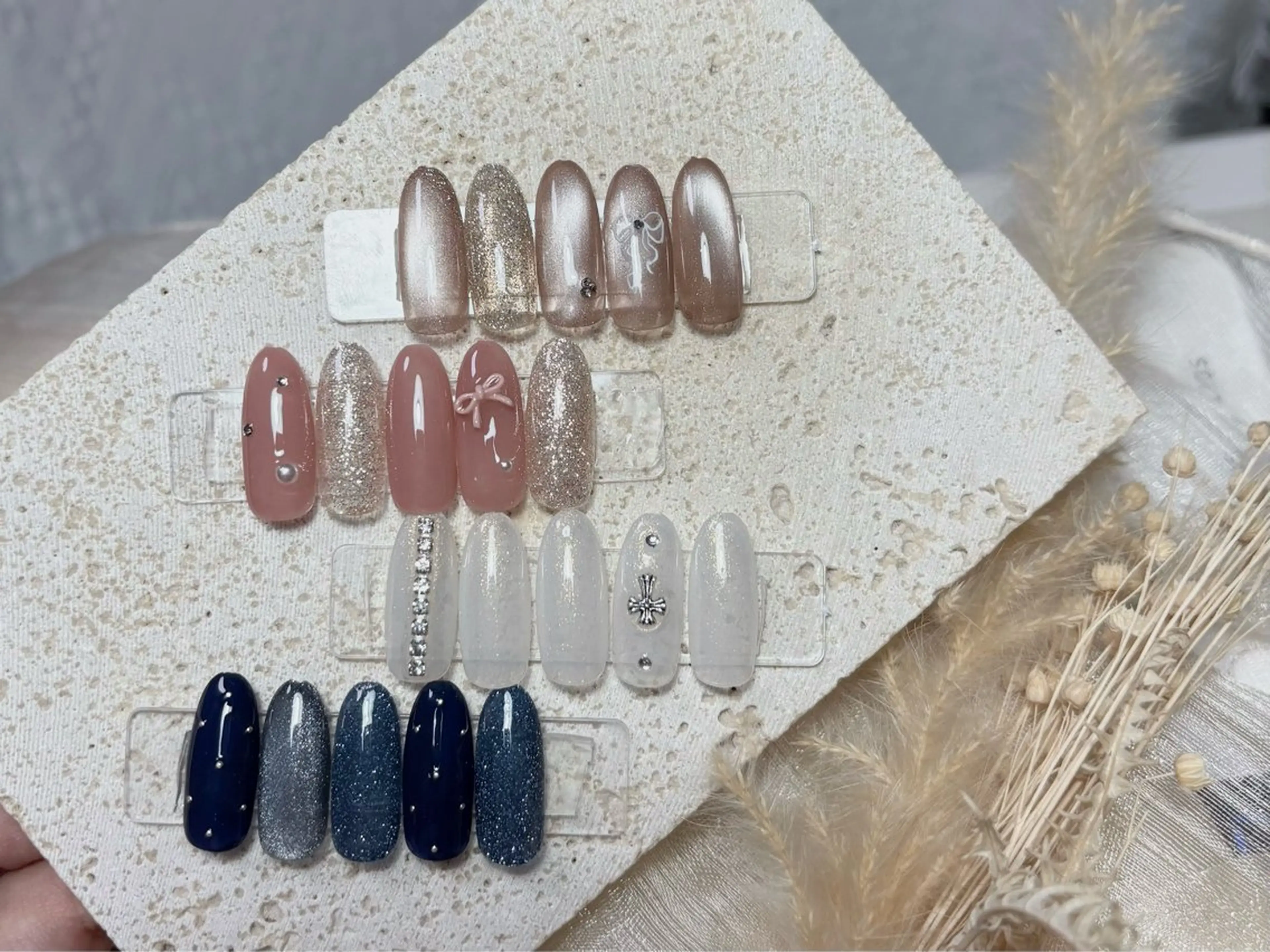 ネイル オーロラネイル チークネイル フレンチネイル ジェルネイル ガラスフレンチ ハンドネイル Nail Jolie所属・Nail Jolieのネイルデザイン