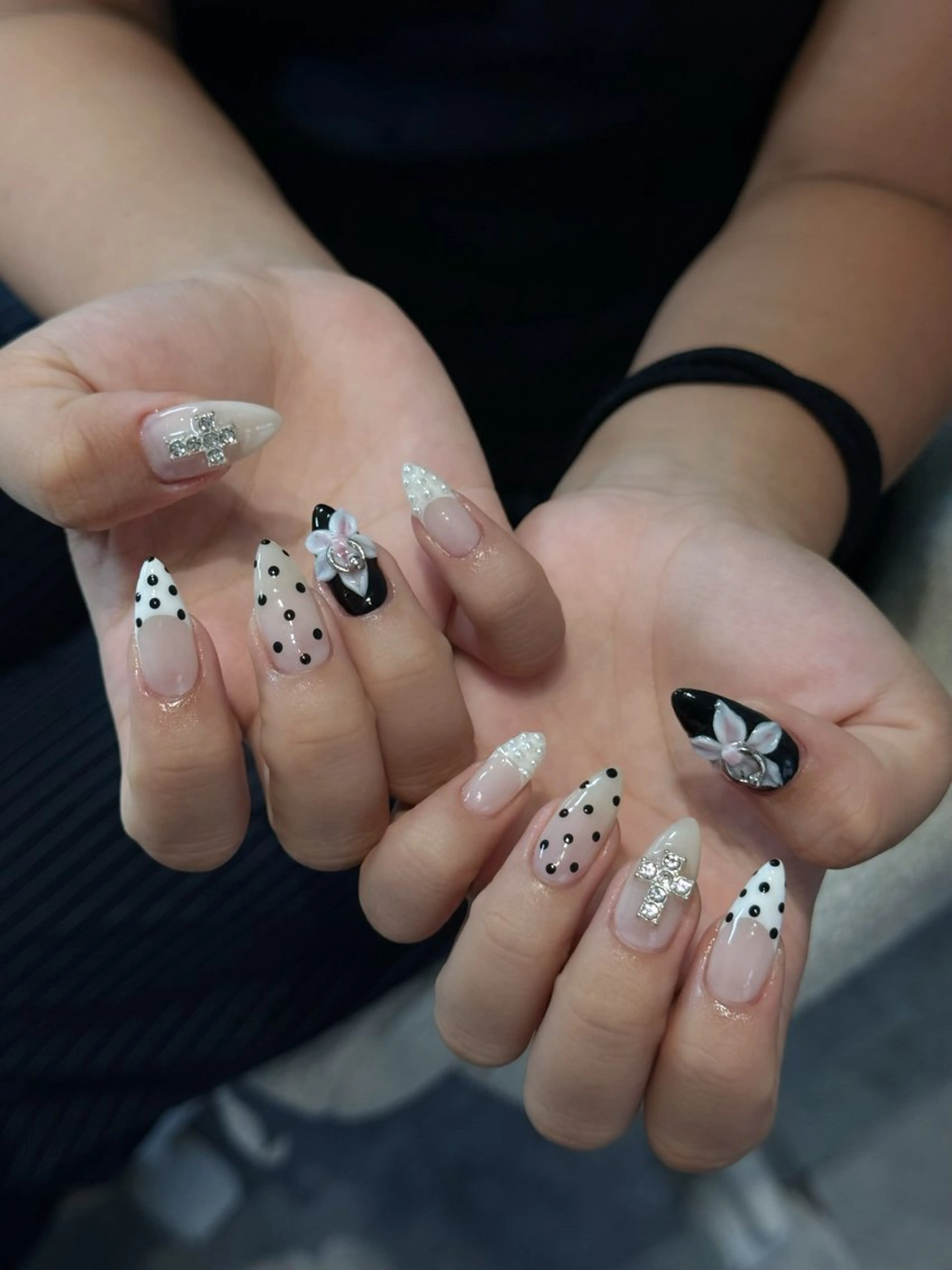 ネイル フレンチネイル ジェルネイル キラキラネイル 韓国ネイル マグネットネイル ハンドネイル Julli nail studio所属・Julli NailStudioのネイルデザイン