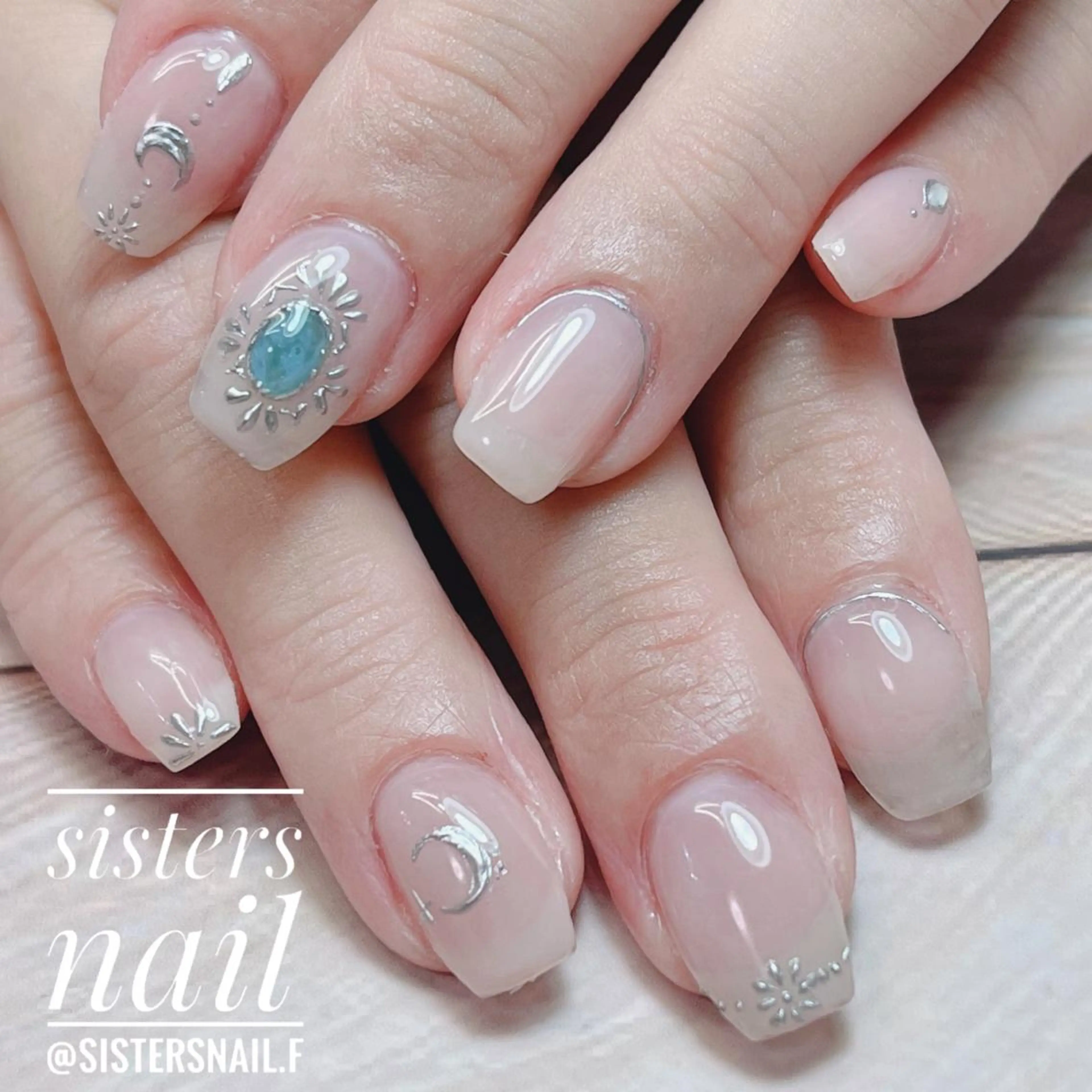 ネイル アートネイル 持ち込み ニュアンスネイル ホワイト sisters nail.fのネイルデザイン